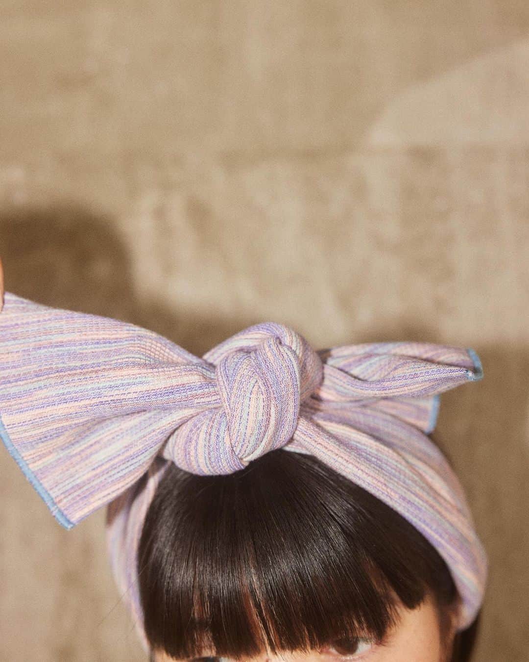 CASSELINIさんのインスタグラム写真 - (CASSELINIInstagram)「Casselini HOMEから待望のルームウェア、そしてCasselini HOMEの世界観をコンセプトにセレクトされた韓国のインテリア小物を数量限定で発売！  🪄PRE ORDER CAMPAIGN🪄  Casselini HOME新作の先行予約にご利用いただける10％OFFのクーポンを期間限定で配布いたします🎟️ また、期間中はCASSELINI原宿店にてルームウェアのご試着が可能となっておりますので、近隣にお住いの方はぜひご利用ください👗  ●10%OFFクーポン ＜コード＞RWEAR10 ＜期間＞2023.11.30（木）～2023.12.07（木） ＜対象商品＞Casselini HOME新作アイテム（フラワーパッチプルオーバー、リラックスメロウパンツ、刺繡スウェットワンピース、ビッグリボンメロウヘアバンド、フェイクファースリッパ、H FOOTWEAR CHINE SOCKS、H FOOTWEAR NEP SOCKS）  ●ルームウェアご試着会 ＜期間＞2023.11.30（木）～2023.12.07（木） ＜場所＞CASSELINI原宿店（12:00～20:00）  🪅NOVELTY FAIR🪅 フラワーパッチプルオーバーとリラックスメロウパンツをセットでご購入のお客さまに、ヘアコームをプレゼント🎀 マーブルカラーがキュートかつ、ミニポーチにも入るサイズで持ち運びにぴったり。 さりげなくCasseliniロゴが型押しされたオリジナルのヘアコームです🐩 ※カラーはランダムでお渡しいたします。  📓SCHEDULE＆SHOP📓 ●Casselini HOME新作 ＜先行発売開始日＞ 2023.11.30（木）12:00  ＜一般発売日＞ 12月中旬～2月下旬　※商品によって異なります。詳細は特集から各商品ページに進みご覧ください。  ＜SHOP＞ CASSELINI ONLINE SHOP、CASSELINI原宿店、ZOZOTOWN  🛒ONLINE SHOP TOPページリンクよりご覧いただけます。 🛒原宿店 渋谷区神宮前5-27-8 03-3400-5584 12:00〜20:00 商品の在庫などのご質問はこちらまで🪺 @casselini_shop ⁡ #Casselini #23AW #MIXMATCHROMANTICS #ROOMWEAR #キャセリーニ #ルームウェア #お部屋時間」12月5日 12時44分 - casselini_official