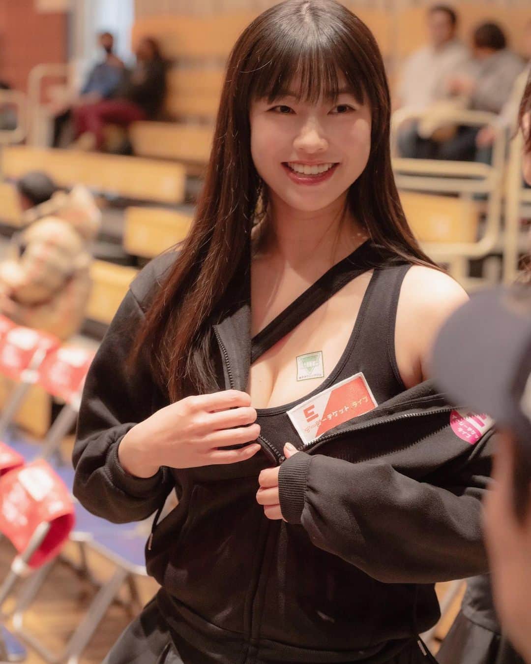 小田飛鳥のインスタグラム：「ラウンドガールのお写真、これで載せるのラスト☺️🌟 沢山の応援ありがとうございました🎶 これからも応援したいと思って貰える様に、また前だけ向いて頑張ります⭐︎ #ラウンドガール #ronudgirl #黒髪ロング #blacklonghair #japanesegirl #asiangirl #セクシー番長 #小田飛鳥」