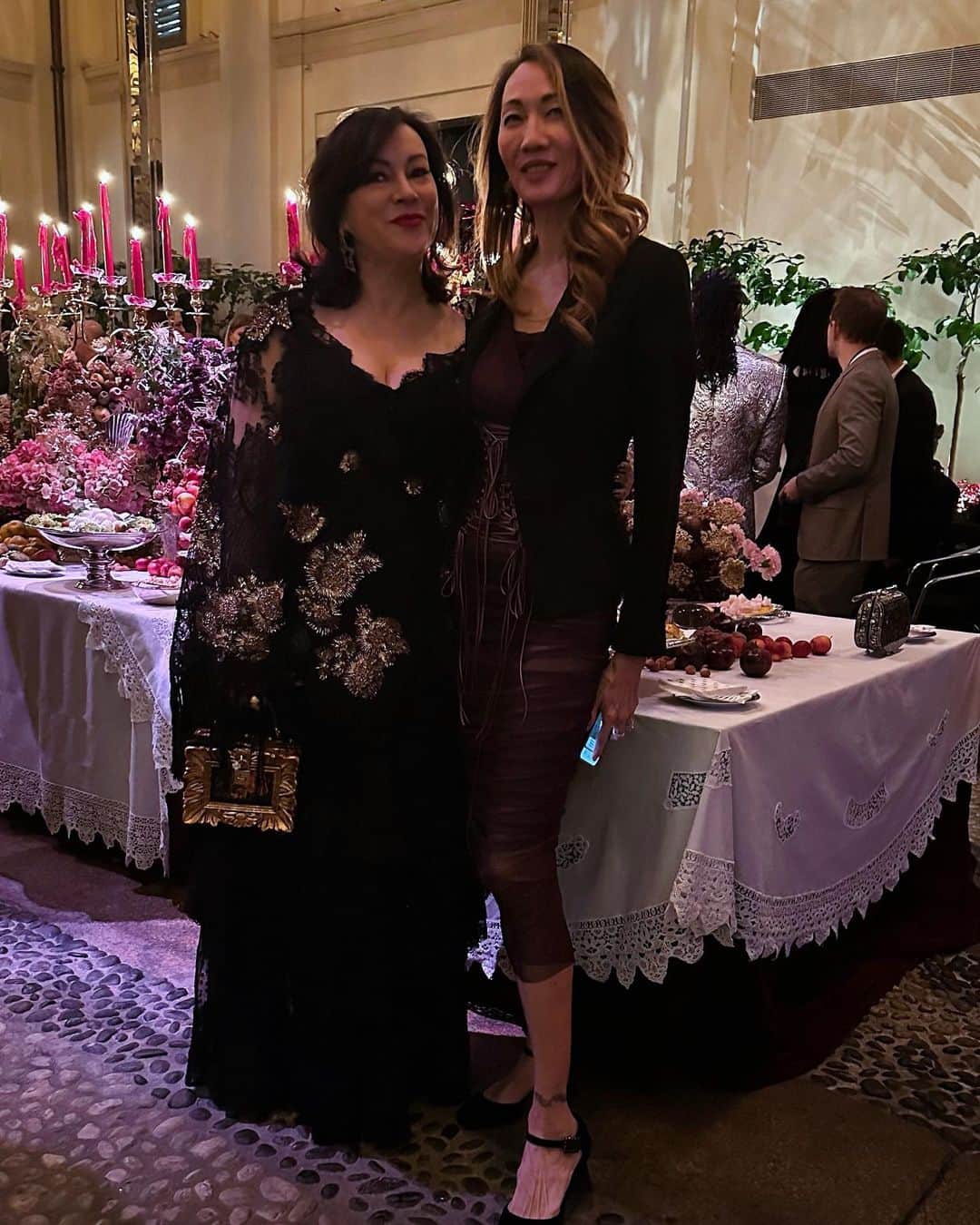 ジェニファー・ティリーさんのインスタグラム写真 - (ジェニファー・ティリーInstagram)「Such a fabulous night at the #DolceGabbanaAltaModa! 🌹💋❤️#DGFamily #dgaltamoda #dolcegabbana」12月5日 13時22分 - jennifertilly