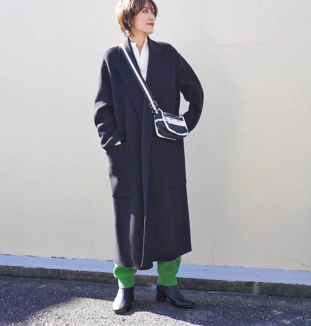 Miki Kanekoのインスタグラム：「白×黒×緑 🐼🎋  白×黒のコントラストがコーディネートのポイントになるレスポのミニバッグ♡  スポーツミックスなスタイルにぴったり☺️  #pr #lesportsac  #レスポートサック」