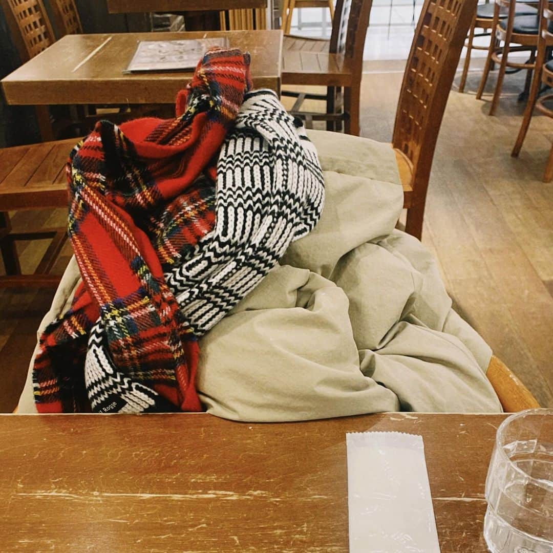 伊藤信子のインスタグラム：「MY UNIFORM🧣🐕 2023W」