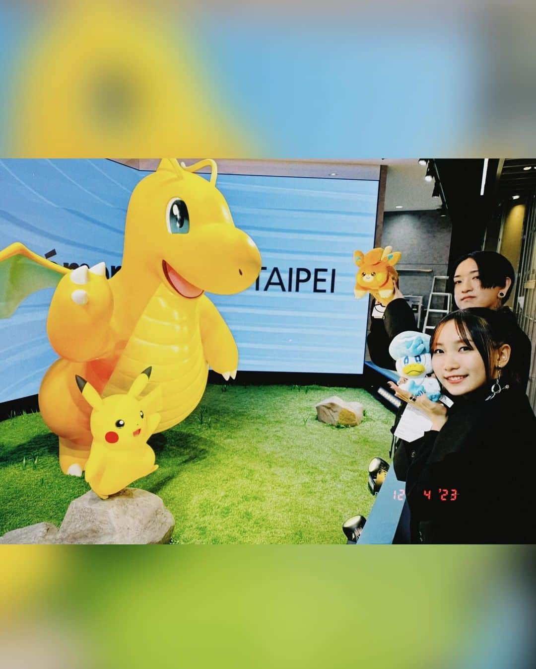 幾田りらさんのインスタグラム写真 - (幾田りらInstagram)「⚡️Pokémon Center Taipei store⚡️  ポケモンセンター台北店にお邪魔させていただきました！ @pokemon_taiwan  沢山のポケモンに囲まれて夢のような空間でした🥹  ポケットモンスター スカーレット・バイオレット発売一周年記念コラボ楽曲「Biri-Biri」引き続きよろしくお願いします✌︎」12月5日 13時49分 - lilasikuta