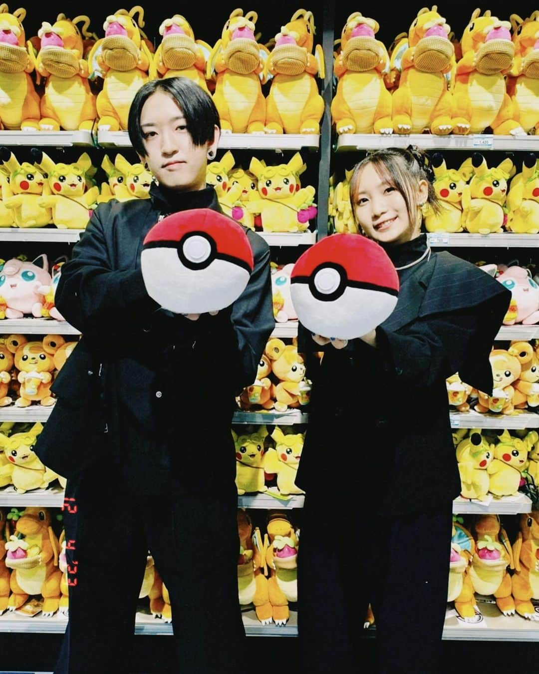 幾田りらさんのインスタグラム写真 - (幾田りらInstagram)「⚡️Pokémon Center Taipei store⚡️  ポケモンセンター台北店にお邪魔させていただきました！ @pokemon_taiwan  沢山のポケモンに囲まれて夢のような空間でした🥹  ポケットモンスター スカーレット・バイオレット発売一周年記念コラボ楽曲「Biri-Biri」引き続きよろしくお願いします✌︎」12月5日 13時49分 - lilasikuta