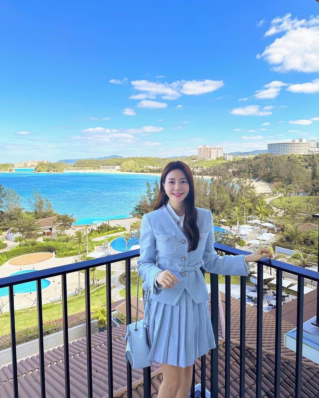 キム・ミニョンのインスタグラム：「훌쩍~~~~  2박3일로 짧게 다녀온 오키나와 기록 ✨ 할레쿨라니호텔 너무 예뻤어요(((강추))) 파스텔톤 인테리어 심쿵, 바다도 너무 예쁘고 안에있던 미슐랭 투스타 레스토랑 시루도  맛있고 특별했던 경험이었어요 !!!💕 따뜻해서 짧게 힐링하러 다녀오기 좋은 것 같아요😆👍🏻」