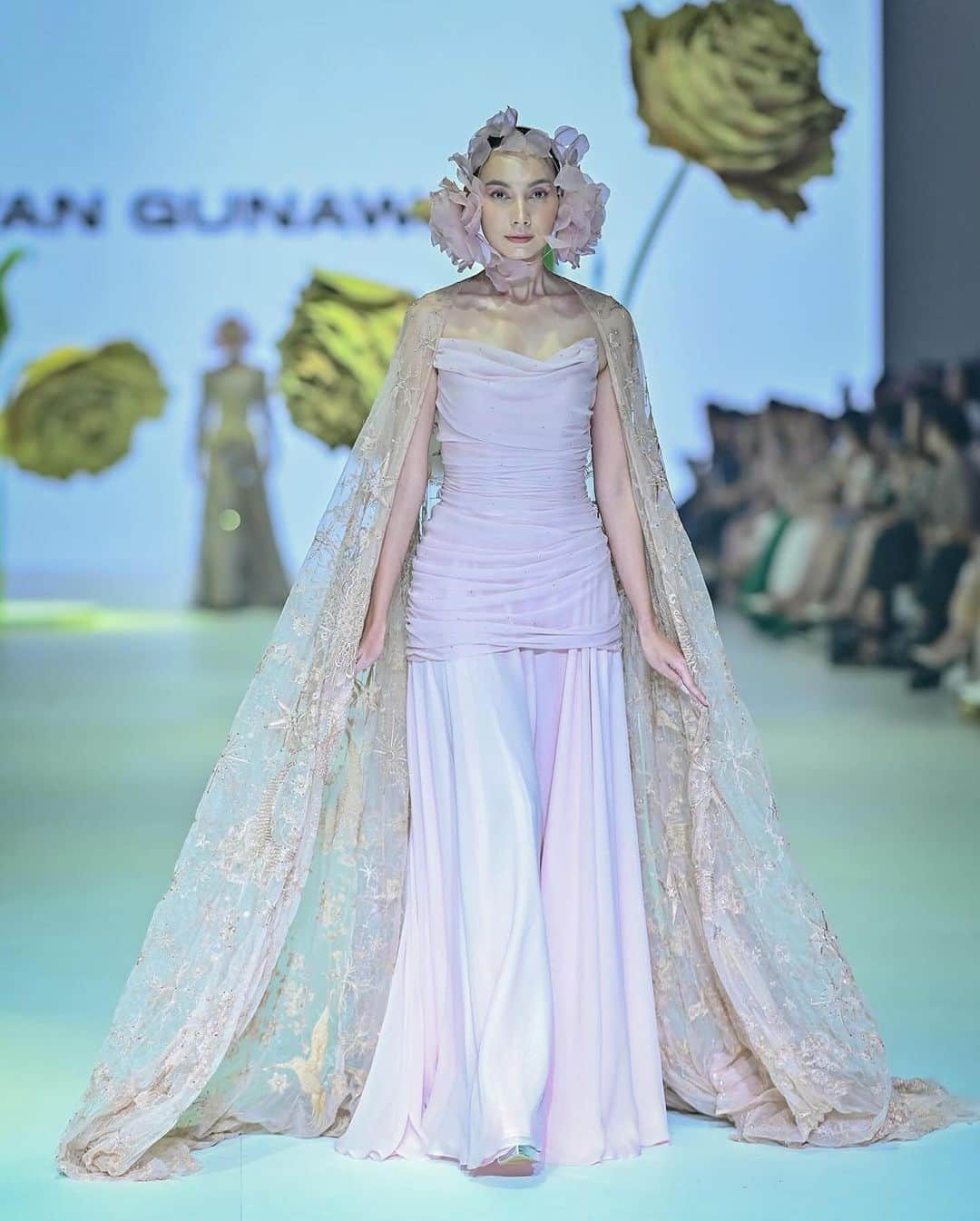 Ivan Gunawanのインスタグラム：「. Crafting a piece of art like this dress demands relentless dedication, intricate details, and the resilience to navigate through the challenges of the artistic journey.  @ivangunawan.indonesia  #ivangunawan #ivangunawanindonesia」