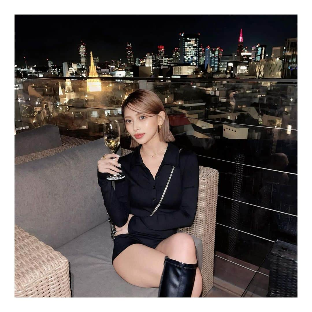 松葉愛海さんのインスタグラム写真 - (松葉愛海Instagram)「冬になってもずーっと大体ブラックコーデ🐦‍⬛🖤  しかもやっぱ一枚で着れる服が楽で大好き過ぎるから 今年はロンパースしか集めてない🤣🎶  SHEINは沢山ロンパースあるから本当にありがたいの🥲  1.2枚目のロンパースは : 22513957 3.4枚目のロンパースは : 21633365  お買い上げ金額1～5,999円までは  セール価格より15%OFF‼︎ 6,000円以上は20%OFF‼︎  🕰️利用期限は【2024/01/31】🕰️  🖇️クーポンコード【EBSJP176】  【試すたび、好きが見つかる。届くたび、好きが増えてく。】  #PR #SHEINGoodFinds #SHEIN冬の感謝祭 #SHEINforAll #loveshein #ad #saveinstyle」12月5日 19時50分 - aichipo07