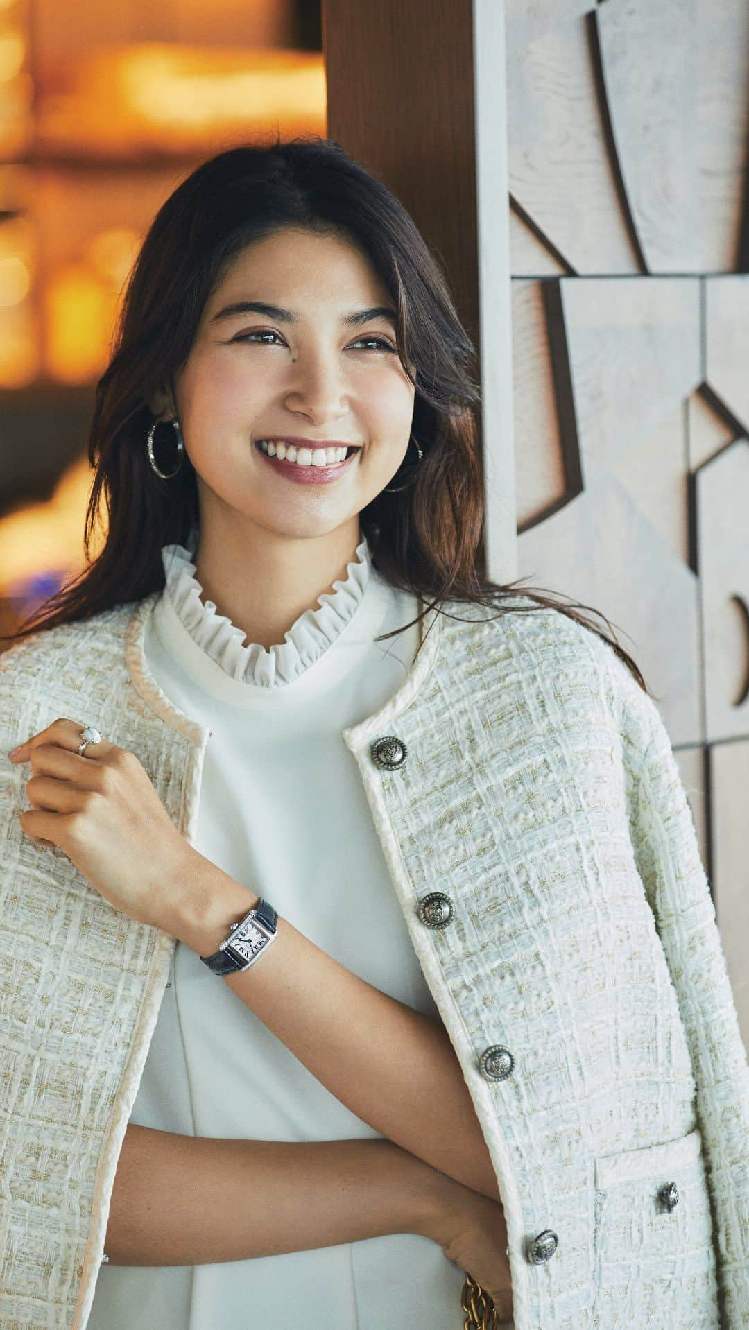 Frederique Constant Japanのインスタグラム：「日常を輝かせる特別な1本⌚  ダイヤモンドのあしらいが華やかな「クラシック カレ レディース」日本限定モデル。 ホワイトの清潔感あるコーディネートに、ネイビーのレザーストラップが大人の品格を与えてくれます。  《クラシック カレ レディース》 FC-200WN1CD16 ¥324,500 (税込) クォーツ、3気圧防水、ステンレススチール、日本限定 . . .  #FrederiqueConstant #swiss #swissmade #swisswatch #wristwatch #ladieswatch #フレデリックコンスタント #レディースウォッチ #レディースファッション #時計 #腕時計 #大人時計 #大人ファッション #大人可愛い  #ご褒美ジュエリー #自分へのご褒美 #キャンペーン」