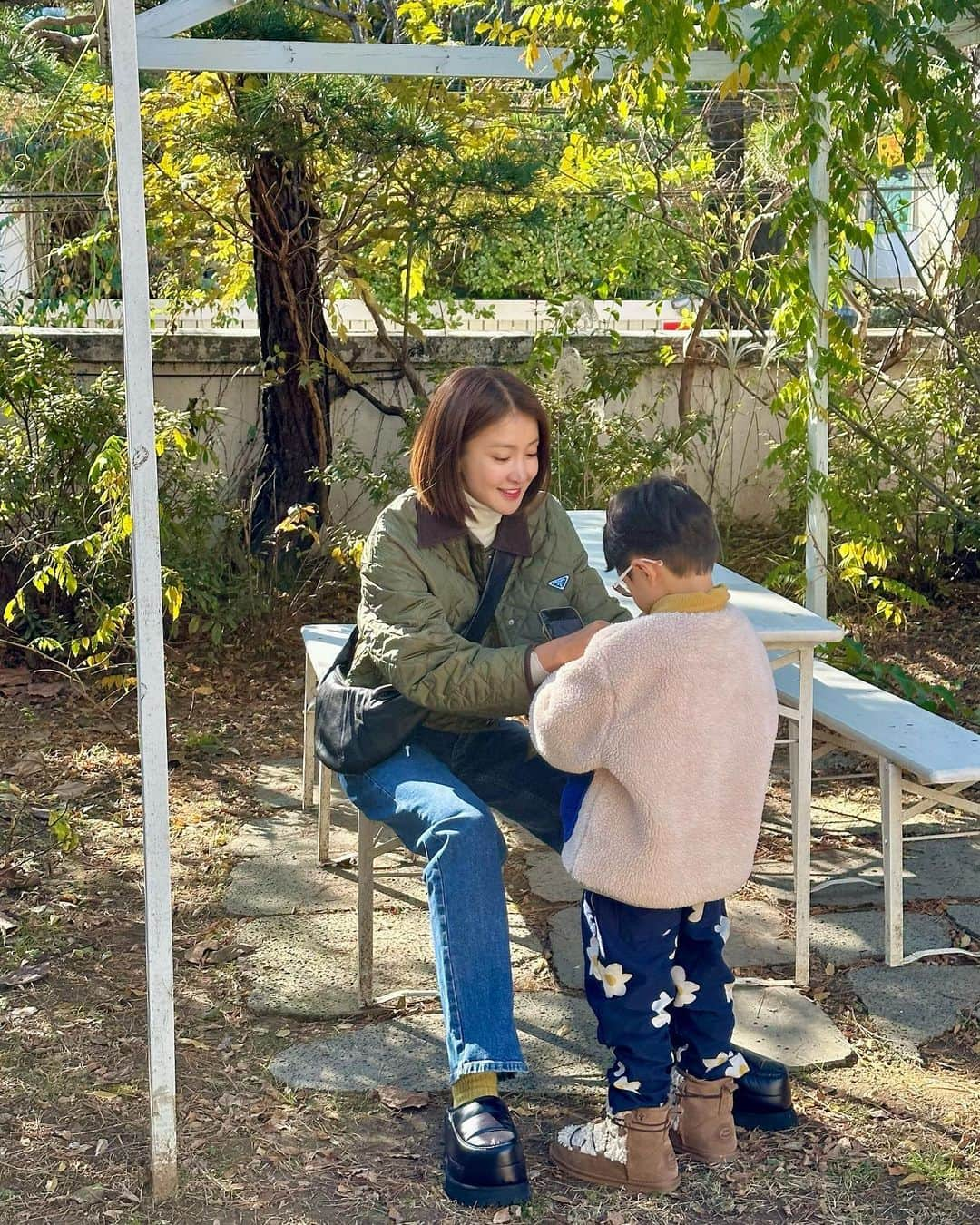 イ・シヨンさんのインスタグラム写真 - (イ・シヨンInstagram)「💌 정윤이가 찍어준 나(두번째 사진까지만 ㅎㅎ) 이제 사진도 찍어주고 다컷네🥹😭🙃」12月5日 19時50分 - leesiyoung38