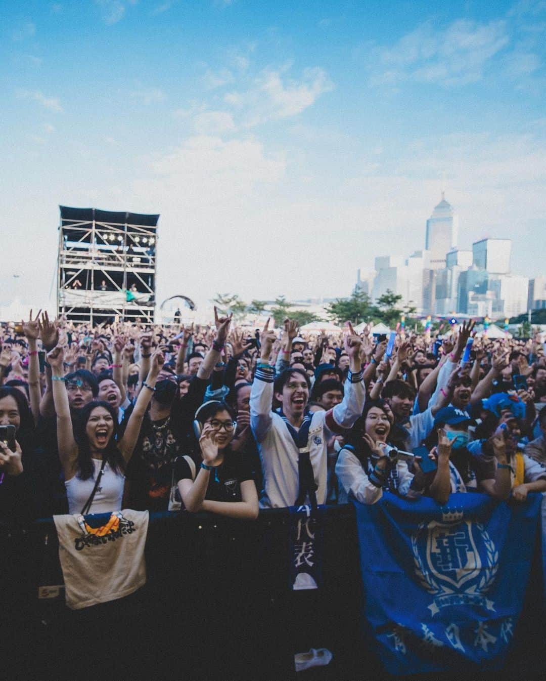 新しい学校のリーダーズさんのインスタグラム写真 - (新しい学校のリーダーズInstagram)「🇭🇰香港 Hong Kong!!! Clockenflap @clockenflap 🔥 This is our first show in Hong Kong! Thank you for loving music and dancing with us!🖐💨💨多謝‼️  photo by @somerleyha ✨️ #clockenflap #clockenflap2023 #atarashiigakko #THESEISHUNTOUR2023」12月5日 14時48分 - japan_leaders