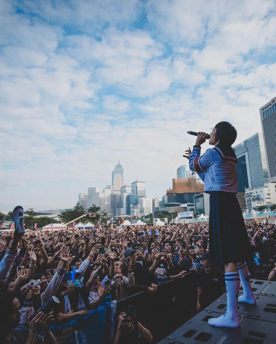 新しい学校のリーダーズさんのインスタグラム写真 - (新しい学校のリーダーズInstagram)「🇭🇰香港 Hong Kong!!! Clockenflap @clockenflap 🔥 This is our first show in Hong Kong! Thank you for loving music and dancing with us!🖐💨💨多謝‼️  photo by @somerleyha ✨️ #clockenflap #clockenflap2023 #atarashiigakko #THESEISHUNTOUR2023」12月5日 14時48分 - japan_leaders