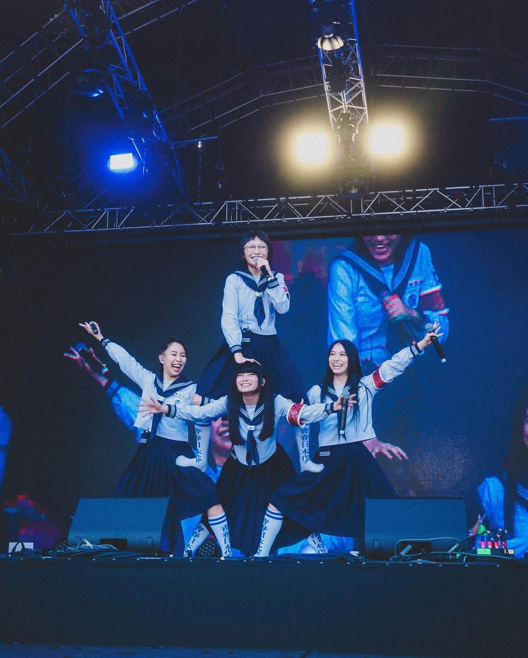 新しい学校のリーダーズさんのインスタグラム写真 - (新しい学校のリーダーズInstagram)「🇭🇰香港 Hong Kong!!! Clockenflap @clockenflap 🔥 This is our first show in Hong Kong! Thank you for loving music and dancing with us!🖐💨💨多謝‼️  photo by @somerleyha ✨️ #clockenflap #clockenflap2023 #atarashiigakko #THESEISHUNTOUR2023」12月5日 14時48分 - japan_leaders
