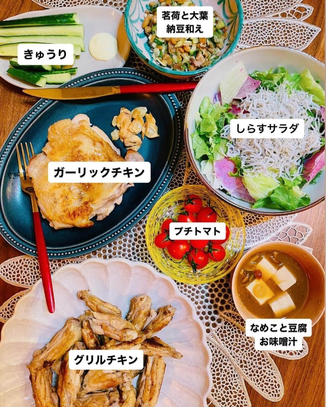 平愛梨のインスタグラム：「夕食タイム♡  子供のご飯で1番簡単なのは"二色丼"だと思ってた‼︎  先日、酒井選手のご自宅にお邪魔したら奥様が子供達にグリルチキンを作ってくれてた😍  一瞬でなくなるぐらい皆んなたくさん食べていてその光景が微笑ましかった🥹  フランスに居た時もボロネーゼや海老カレーなど色々作ってくれて子供メニューのレパートリーが増えて有り難かった🤩  会うと色々学ばせてもらえてほんとに嬉しい時間❤️  そんなわけで🤭✨ 連日グリルチキン😍 #平飯#これもあれも食べれるんだー　と嬉しくなる#酒井選手ファミリー#ありがとう#子供が好きなご飯#知れて嬉しい#グリルチキン#ハマってる」