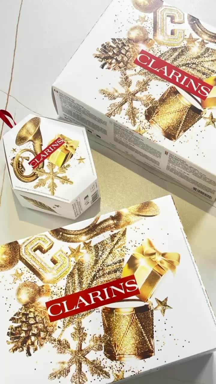Clarins Australiaのインスタグラム：「Which of our Holiday gift sets are you reaching for this festive season?⁣ ⁣ @mandyserafina is opting for the Beautiful Lips Collection, Extra-Firming Collection, and Double Serum Eye Collection!⁣ ⁣ #Clarins #Holiday #GiftSet」