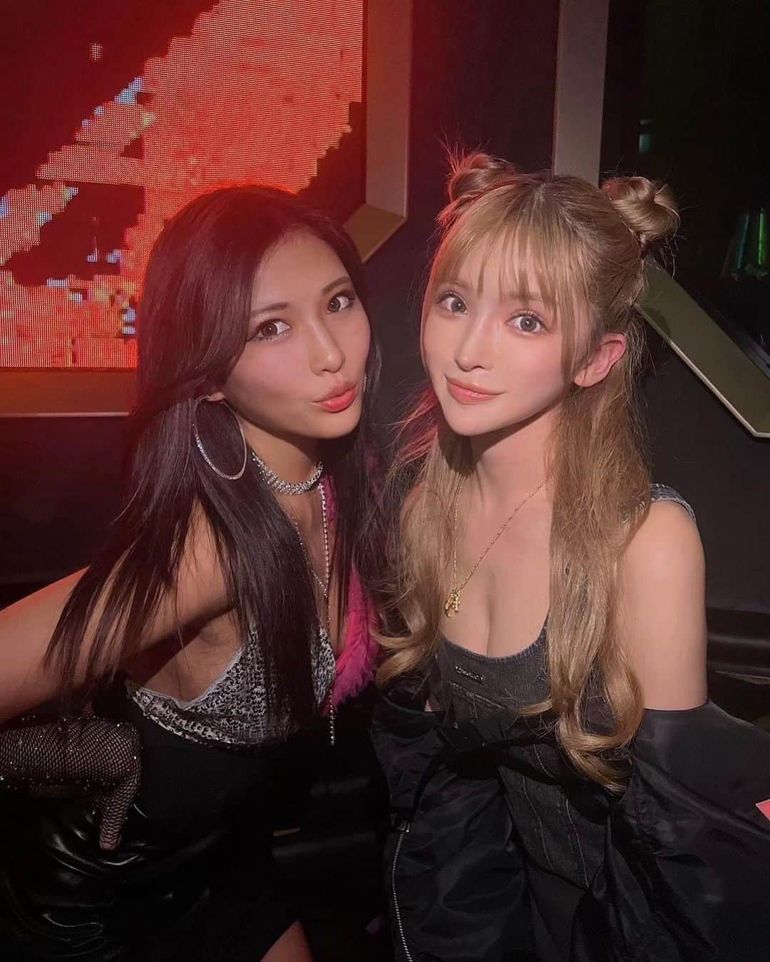  りさぶーのインスタグラム：「ゆんちゃんと同じ現場と分かってLINEしてまで 自分の本番前に会いに行った😂💞頑張れました💦綺麗すぎる。 . 初めてのDJむちゃくちゃだったけど楽しかったです🌱 周りのお陰です本当にありがとうございました😭頑張ります✌🏾 . 9日はMANIA VIBE にてダンスイベントですお待ちしてます♡」