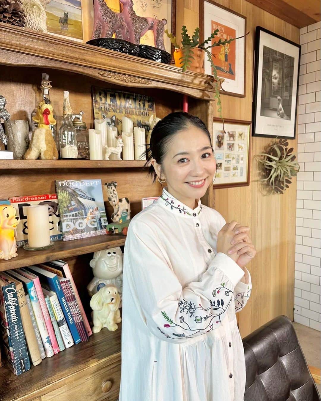 関根麻里さんのインスタグラム写真 - (関根麻里Instagram)「BS-TBS「いぬじかん」ぜひご覧ください！😊 毎週火曜よる11:00~11:54 @inujikan_bs6ch  #ootd 12/5(火) shirt onepiece dress @cachette_jp」12月5日 15時11分 - marisekine