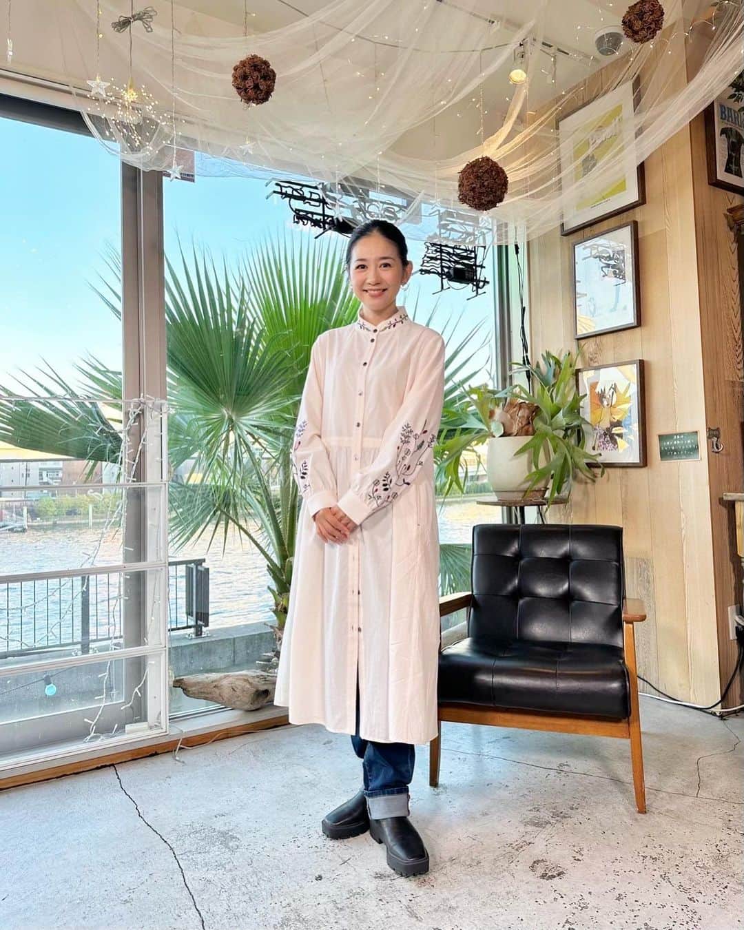 関根麻里さんのインスタグラム写真 - (関根麻里Instagram)「BS-TBS「いぬじかん」ぜひご覧ください！😊 毎週火曜よる11:00~11:54 @inujikan_bs6ch  #ootd 12/5(火) shirt onepiece dress @cachette_jp」12月5日 15時11分 - marisekine