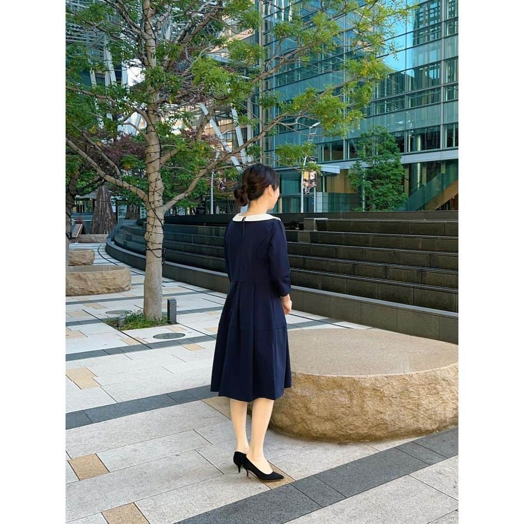 徳山沙季さんのインスタグラム写真 - (徳山沙季Instagram)「. 以前からお気に入りの @reginarisurre_official さんの マリアというワンピースのネイビーを着用させていただきました♩ . シルエットも丈感もシワになりにくい素材も、すべてにおいてパーフェクトなワンピです👗 娘の七五三のお祝いで家族でランチに伺った日のコーデです☺︎ . 他にも素敵なワンピがいっぱいなので、ぜひチェックしてみてください💐 . . @reginarisurre_official  #PR #レジーナリスレ #rejinafamigria #レジーナファミリア #ワンピースコーデ #フレアワンピース #きれいめコーデ #ootd #ママコーデ　#ネイビー #ネイビーコーデ #ファッション好きな人と繋がりたい」12月5日 15時22分 - saki.whitesnow