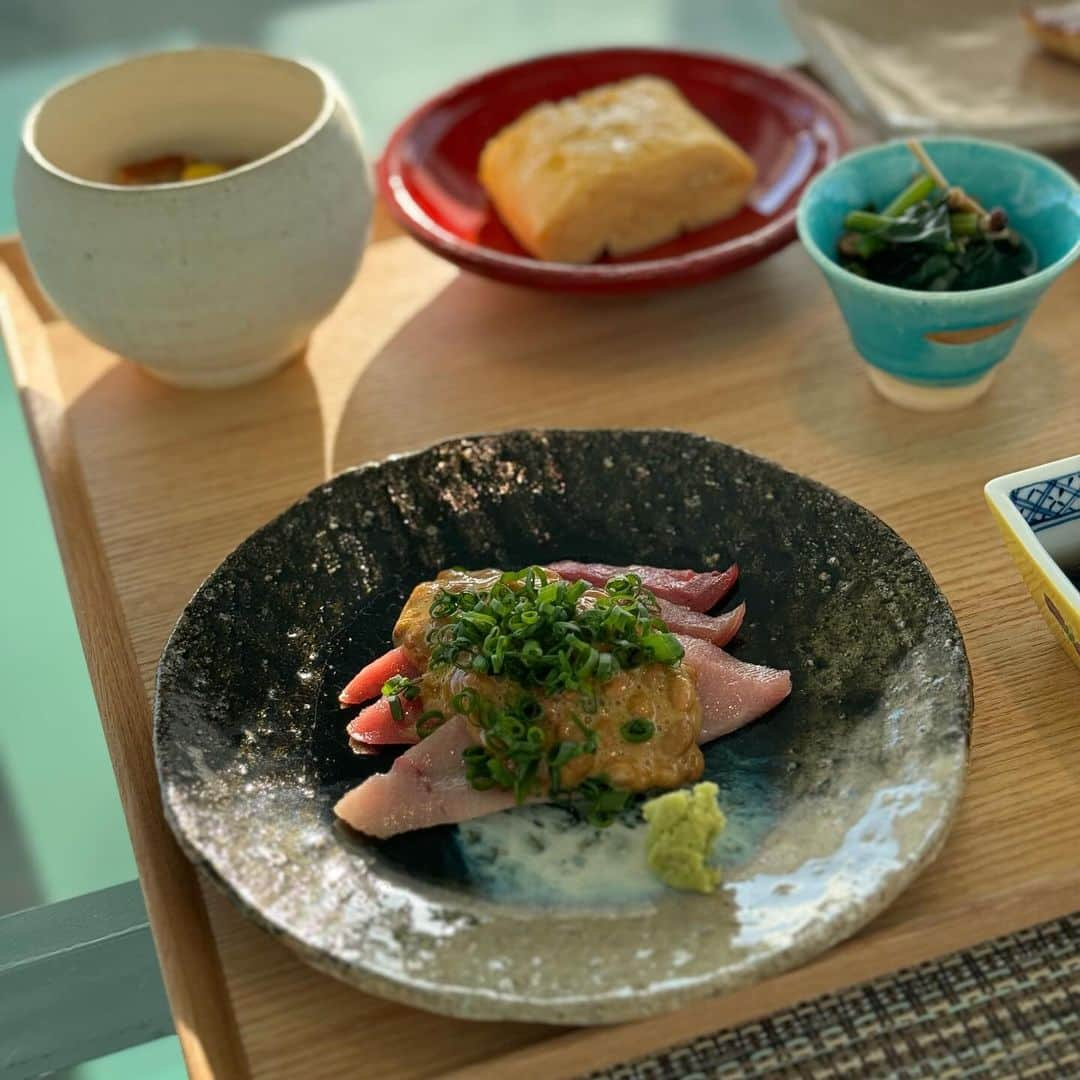 吉川ちかさんのインスタグラム写真 - (吉川ちかInstagram)「ATAMI 海峯楼の ウォーターバルコニーでの 食事が素敵でした🥺🩷  ラグジュアリースイート 誠波・風科に 宿泊の方だけ ウォーターバルコニーが使えるの！ 夕食は1日限定1組様のみ！ だから特別な空間なんです👏💕  夜も朝も違った良さがあるし ご飯も美味しかったぁ🤤🩷 特に朝ごはんは最高でした！！！ 素敵な思い出が出来ました👏  #熱海#熱海温泉旅行#熱海旅行#海峯楼#ウォーターバルコニー#旅行#楽しかった#素敵な空間」12月5日 15時43分 - yoshikawachika_1116