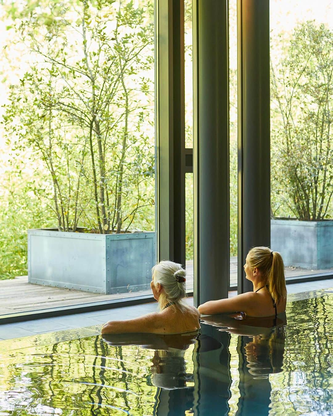 バンフォードさんのインスタグラム写真 - (バンフォードInstagram)「Win a restful getaway for two to the New Forest, with a stay at the picturesque @limewoodhotel    We are offering the chance to win a mid-week, one-night secluded retreat at Lime Wood, which includes:   ✨ Mid-week stay with dinner and breakfast for two at Hartnett Holder & Co. ✨Two Bamford treatments at the Herb House Spa ✨A Bamford hamper in your room on arrival    To enter: 1. Like and save this post 2. Follow @bamford and @limewoodhotel 3. Tag a friend who deserves a treat in the comments (multiple entries permitted) 4. Share to your story for an added entry   Winner will be announced on the 6th December 2023. The winner will be contacted by @bamford only. Midweek dinner, bed and breakfast night stay for two at Lime Wood with use of the Herb House spa and Bamford treatment included per person. Winner will also receive a Bamford goody bag. Stay must be booked midweek before May 31st, 2024 (excluding public holidays). For full T&Cs head to bamford.com Offer excludes public holidays.  #bamford #bamfordwellness #spa #limewood #newforest」12月5日 16時00分 - bamford