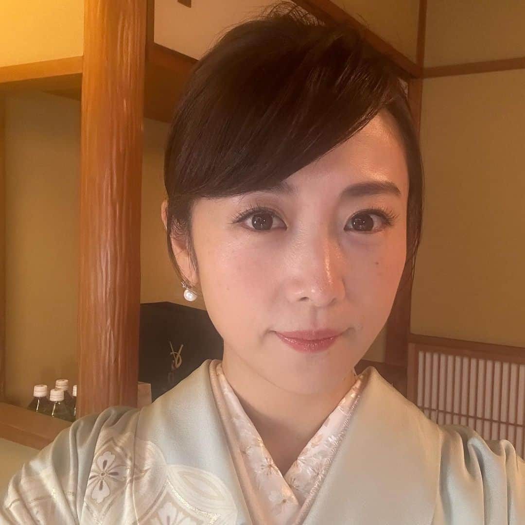 高島彩のインスタグラム：「. 女将じゃないよ。  久しぶりにお着物を着てのお仕事でした。  詳細は改めて。」