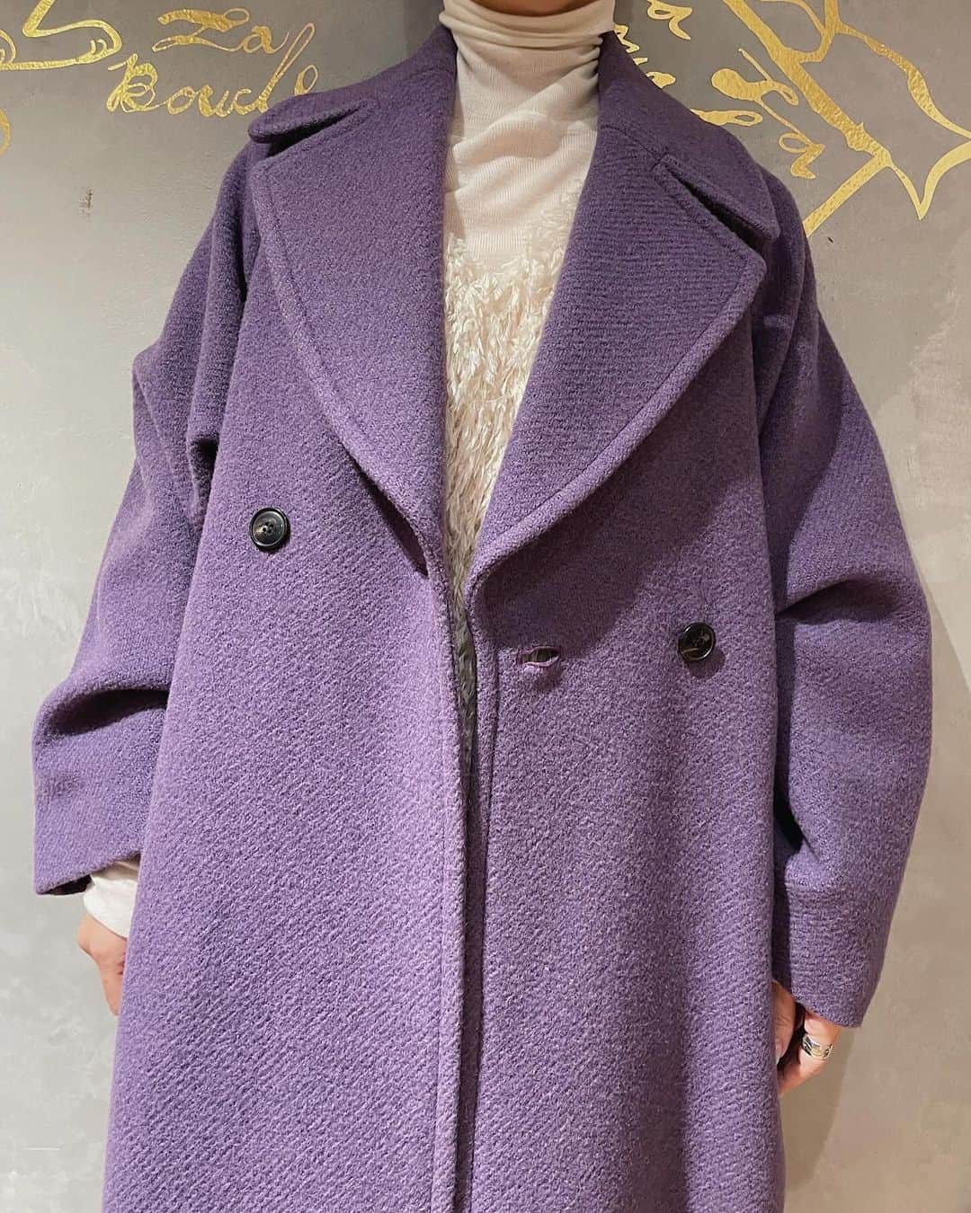 IÉNA LA BOUCLEさんのインスタグラム写真 - (IÉNA LA BOUCLEInstagram)「⁡ ⁡ 〈la boucle '23 winter Outer Collection〉 ⁡ # part.02 ⁡ page.1-2 ¥79,200 intax col:purple,gray no.23020914112040 ⁡ page.3-4 @jakkeldn  ¥42,900 intax no.23020915000830 ⁡ page.5-6 ¥46,200 intax col:white,black no. 23020914146030 ⁡  #ienalaboucle#iena#イエナ#イエナラブークル #ienalaboucle_23aw#vachement#アウターコーデ」12月5日 16時08分 - iena.la.boucle.store