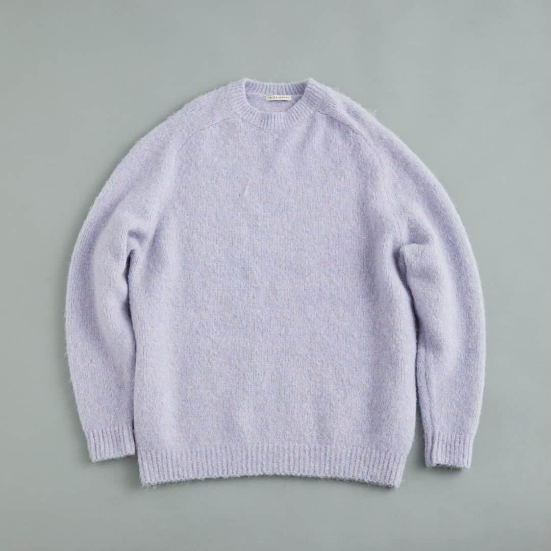 UNITED ARROWS さんのインスタグラム写真 - (UNITED ARROWS Instagram)「ふんわりと柔らかな質感が特徴のニット。ほどよくゆとりのあるシルエットとサドルショルダーのデザインがリラックス感を演出します。カラーバリエーションは全6色。ベージュ、ロイヤルはオンライン限定カラーです。  ¥19,910  #UnitedArrows #UnitedArrowsMen #ユナイテッドアローズ #UAHOLIDAYS」12月10日 17時00分 - unitedarrows_official
