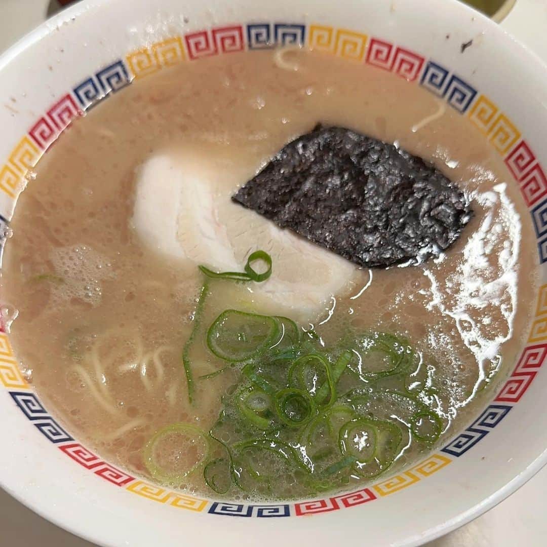 千佐真里奈さんのインスタグラム写真 - (千佐真里奈Instagram)「エンジニア山中さんおすすめ 福岡 ラーメン巡り  🍜長浜御殿  🍜海鳴  🍜ひろせ食堂  🍜丸星ラーメン  3日でラーメン4杯…! 〆のラーメンも 朝ラーメンも最高 思い出してまた食べたい。 ごちそうさまでした😋  #福岡 #博多ラーメン #長浜ラーメン #久留米 #久留米ラーメン #長浜御殿 #海鳴 #ひろせ食堂 #丸星ラーメン #ラーメン巡り」12月5日 16時24分 - chisamusic