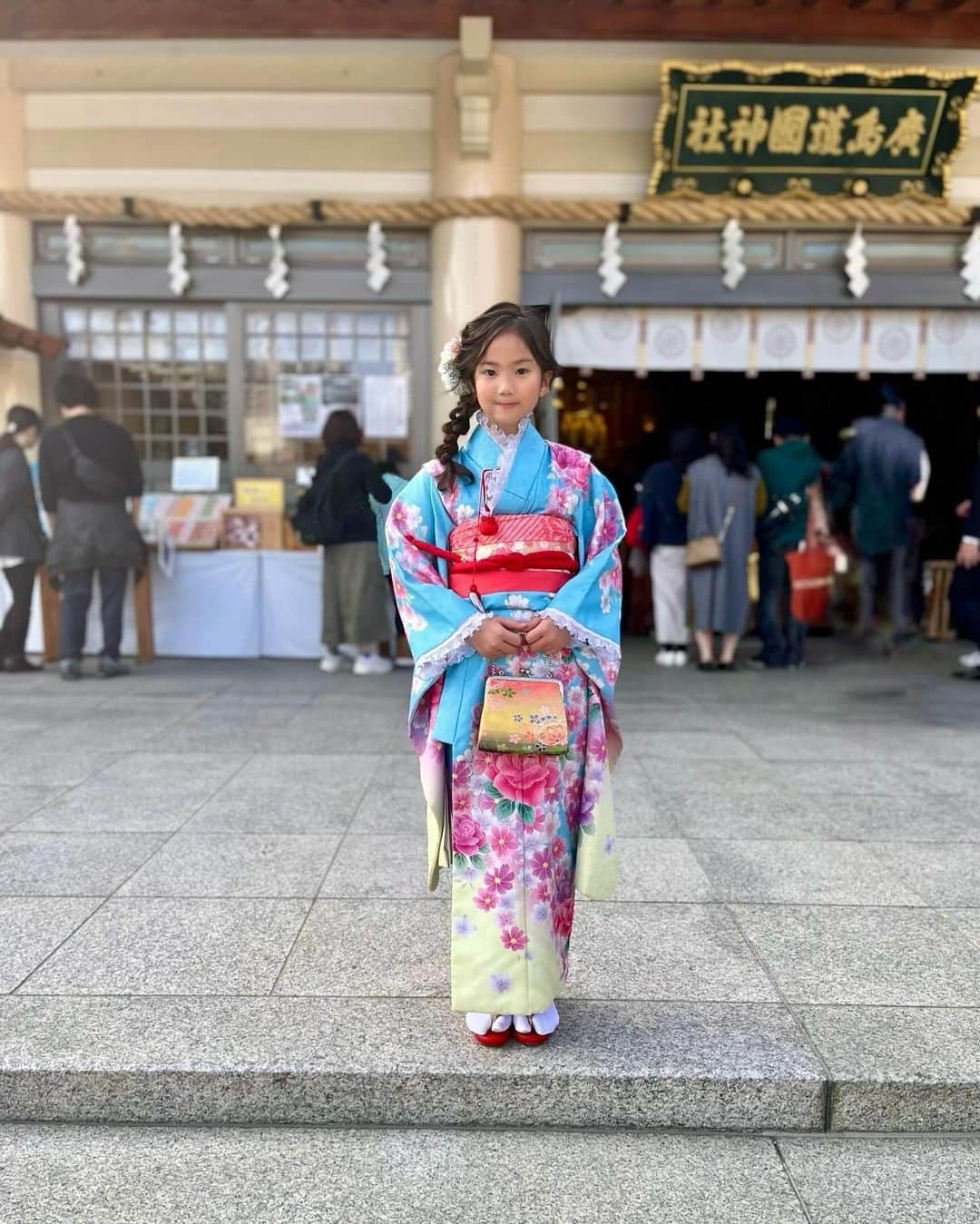 西村みえこのインスタグラム：「2023. 11.  Nina 七五三🥰  あっとゆうまにお姉さん🥹✨✨  #japan #七五三 #my27 #女の子ママ #東京広島沖縄行来生活  #6歳女の子  #7歳女の子  #しちごさん」