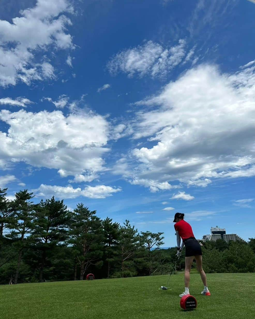 キム・サヒさんのインスタグラム写真 - (キム・サヒInstagram)「올해도 너무너무 즐거웠징 ⛳️  내년에는 실력좀 늘고싶다😅😆  #골프 #좋아」12月5日 16時18分 - ijoa0618_sahee