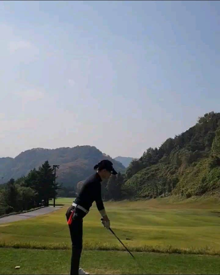 キム・サヒのインスタグラム：「올해도 너무너무 즐거웠징 ⛳️  내년에는 실력좀 늘고싶다😅😆  #골프 #좋아」