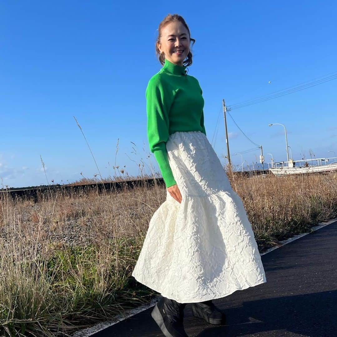 熊谷真実のインスタグラム：「函館ロケなう  とてもいいお天気！  京都プレステージのお洋服でテンションあげあげ。  #熊谷真実 #函館ロケ #美味しいものばかり #てことは #美味いもの市」