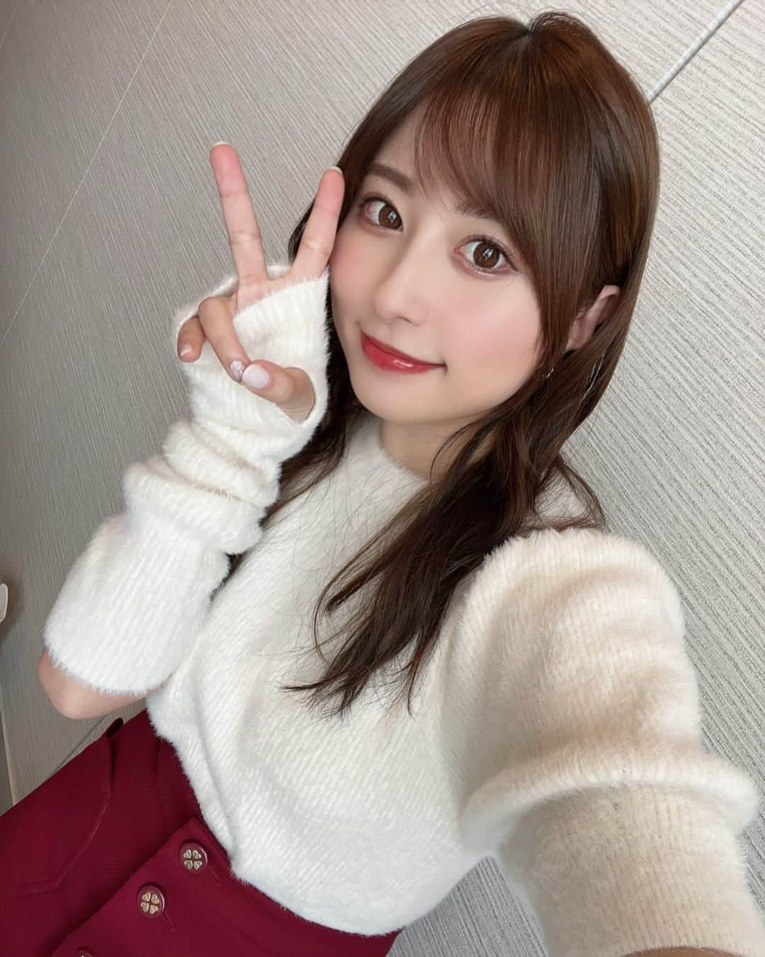 成瀬心美のインスタグラム：「🎅  いえーい！冬だ冬だ！ 今日は寒いぞー❄️  なんか今年はとてつもなく 早く時が過ぎていってて 12月の実感がまだ湧いてないよ。  大好きなクリスマスが来るというのに❣️  こっから冬を満喫していこうと思います☺️  今月もありがたいことに 沢山スケジュールありますので また後でまとめてストーリー載せますね⛄️」