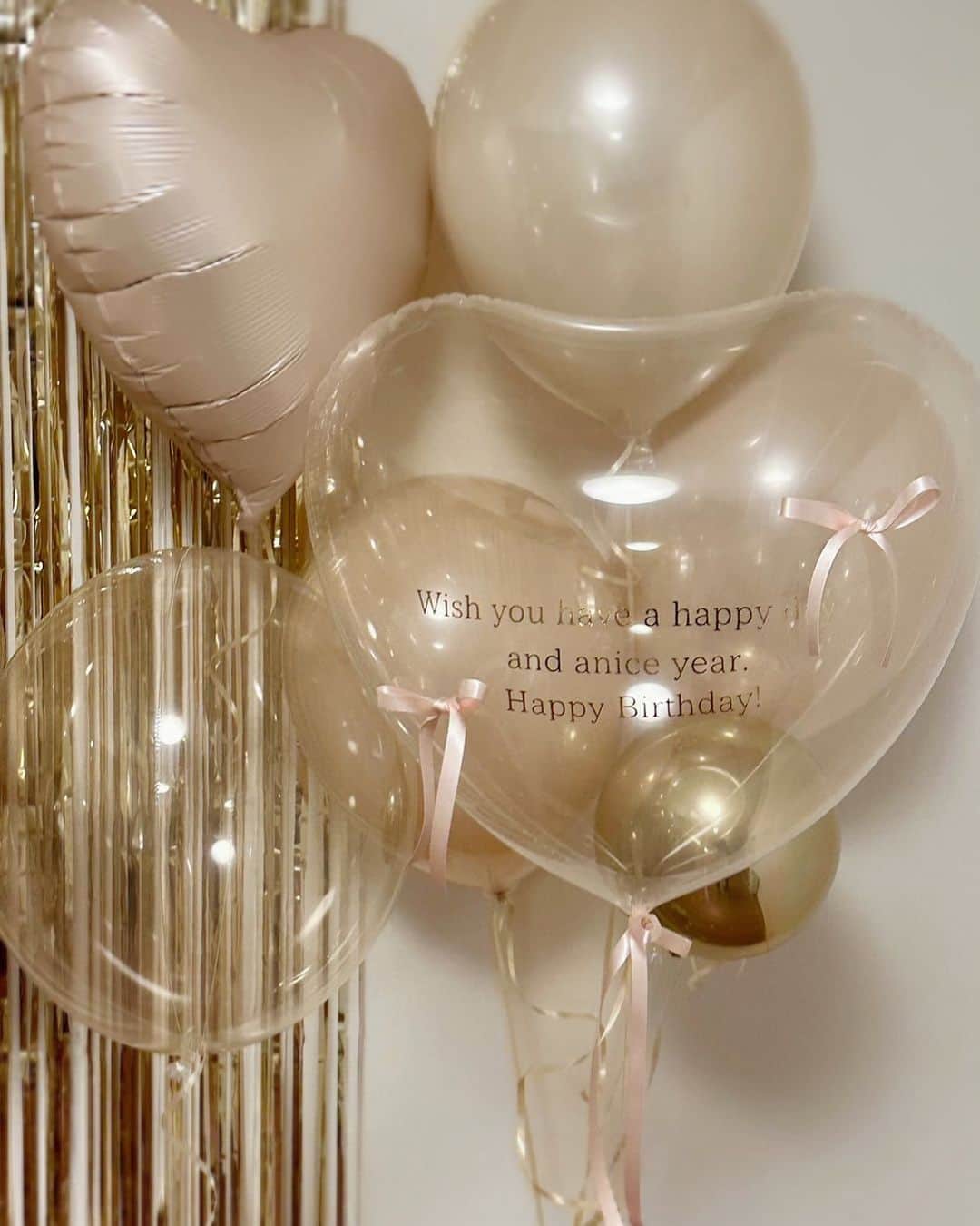 桜井美悠（みゆみゆ）のインスタグラム：「Birthday balloon🎁  ハートの風船にリボンって超かわいくない？♡ 友達がサプライズで用意してくれた🥹」