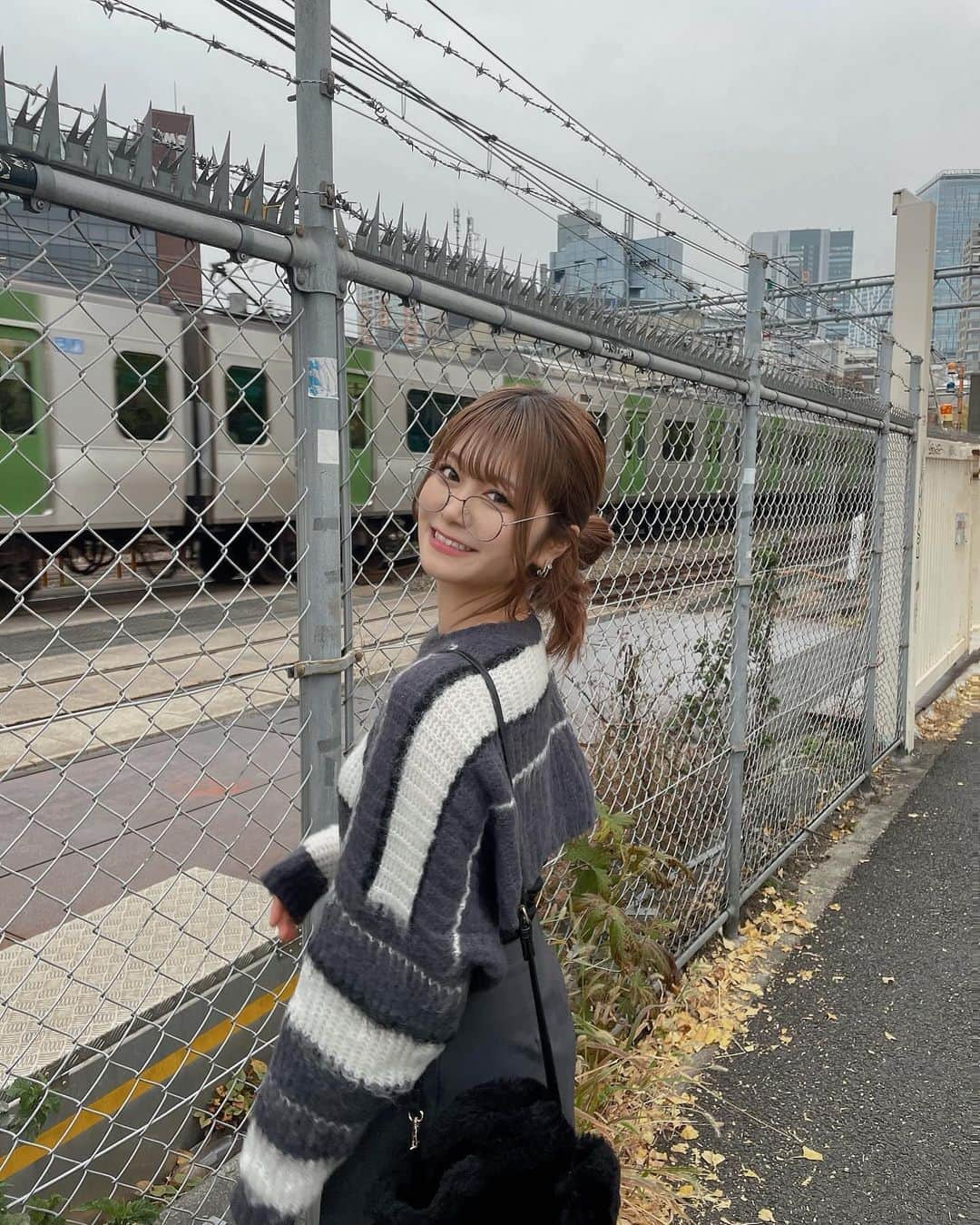 熊谷真里（まりくま）さんのインスタグラム写真 - (熊谷真里（まりくま）Instagram)「⁡ ⁡ 雪が降りそうな空だった日⛄️ ⁡ ⁡ ⁡ ⁡ ⁡ ⁡ ⁡ ⁡ ⁡ ⁡ ⁡ ⁡ ⁡ いつもいいね＆コメントありがとうございます🧸🎀 ⁡ ⁡ ⁡ #まりくま #POP #Popteen #モノトーン #モノトーンコーデ #カジュアルコーデ #カジュアルファッション #無造作ヘア #ミルクティーベージュ #ミルクティーカラー #ミルクティ #instagood #instalike #instamood」12月5日 16時47分 - maritsupe0208