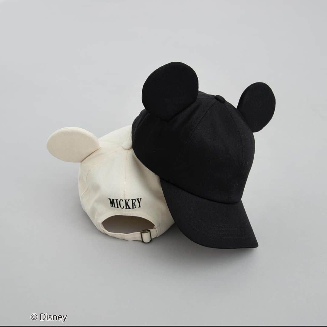 coen コーエンさんのインスタグラム写真 - (coen コーエンInstagram)「【Coming Soon】coenからMickey MouseCollectionが登場！ ⁡ ミッキーマウスデザインのスウェットやニットから、 帽子やバッグ、マフラーなどの小物まで盛りだくさん！ ⁡ いろいろなバリエーションのアイテム展開となります。 ⁡ ぜひチェックしてみてください。 ーーーーーーーーーーーーーーーーーーーーーーーーーー coen ONLINE STORE、店舗にて近日発売開始！ 【商品の詳細は画像をタップ！】 ⁡ #ディズニー #ミッキーマウス #スウェット #ニット #キャップ #帽子 #バッグ #サコッシュ #disney」12月5日 19時15分 - coen_official