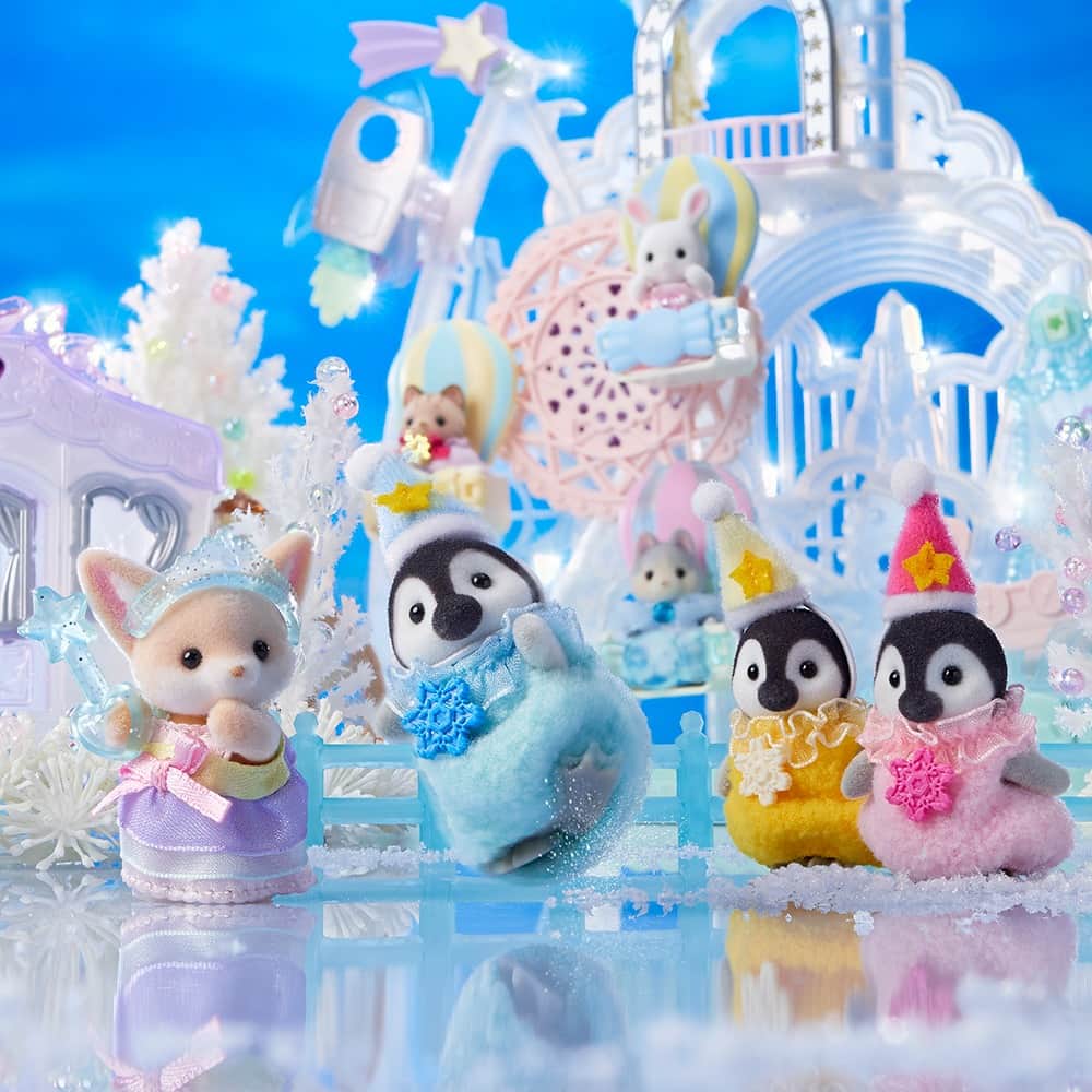 シルバニアファミリー【公式】 のインスタグラム：「ペンギンのロッキーが、氷の上で上手に踊っています❄ うきうき気分で寒さも吹き飛びそうですね✨  ------- こちらの『お城のゆめいろゆうえんち-ペンギン赤ちゃんのスノーパーティー-』が抽選で当たる写真投稿キャンペーン開催中✨ くわしくはこちら👇 https://www.instagram.com/p/CzvH8hPt8IR/?hl=ja  #シルバニアファミリー #シルバニア #sylvanianfamilies #calicocritters #sylvanian #ドールハウス #dollhouse #ミニチュア #miniature #かわいい #可愛い #cute #癒し #癒される #kawaii #プレゼント #キャンペーン #プレゼントキャンペーン #冬 #冬休み #winter #シルバニアウィンター2023 #シルバニアクリスマス #みんなでシルバニア冬2023」