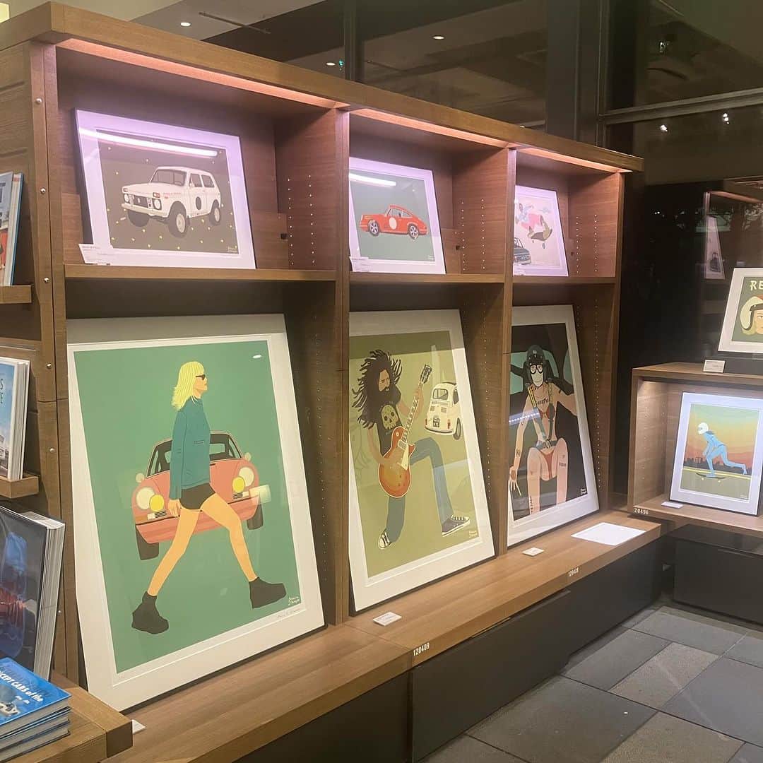 代官山 蔦屋書店　DAIKANYAMA T-SITEさんのインスタグラム写真 - (代官山 蔦屋書店　DAIKANYAMA T-SITEInstagram)「【展示会のご案内】   【展示会】Attics Of My Life 2号館1階　クルマフロア 2023年12月5日（火）～2024年1月7日（日）   「DAIKANYAMA TSUTAYA BOOKS WINTER FAIR 2023 GIVE AND GIVEN」クルマ・バイクコーナーでは、Marvin S.Hiroyuki氏の展示「Attics Of My Life」を実施致します。   様々の名曲をイメージされるMarvin S.Hiroyuki氏の展示。今回の名曲は「Attics Of My Life」彼がイメージしたクルマ、バイク、サーフィン、スケートボードなどなど様々な夢をPOPに詰め込んだ空間をお楽しみください。  #marvinshiroyuki #artist #illustration #car #motorcycle #surf #skateboard  #NASU #daikanyamatsutayabooks #GIVEANDGIVEN #代官山蔦屋書店 #代官山 #蔦屋書店 #daikanyamatsutaya #daikanyama #tsutaya」12月5日 16時57分 - daikanyama.tsutaya
