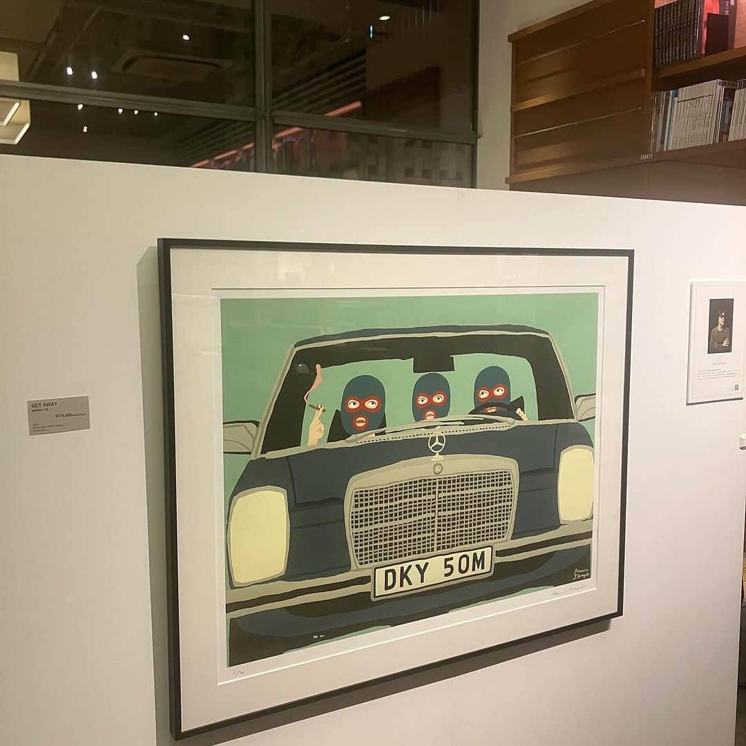 代官山 蔦屋書店　DAIKANYAMA T-SITEさんのインスタグラム写真 - (代官山 蔦屋書店　DAIKANYAMA T-SITEInstagram)「【展示会のご案内】   【展示会】Attics Of My Life 2号館1階　クルマフロア 2023年12月5日（火）～2024年1月7日（日）   「DAIKANYAMA TSUTAYA BOOKS WINTER FAIR 2023 GIVE AND GIVEN」クルマ・バイクコーナーでは、Marvin S.Hiroyuki氏の展示「Attics Of My Life」を実施致します。   様々の名曲をイメージされるMarvin S.Hiroyuki氏の展示。今回の名曲は「Attics Of My Life」彼がイメージしたクルマ、バイク、サーフィン、スケートボードなどなど様々な夢をPOPに詰め込んだ空間をお楽しみください。  #marvinshiroyuki #artist #illustration #car #motorcycle #surf #skateboard  #NASU #daikanyamatsutayabooks #GIVEANDGIVEN #代官山蔦屋書店 #代官山 #蔦屋書店 #daikanyamatsutaya #daikanyama #tsutaya」12月5日 16時57分 - daikanyama.tsutaya