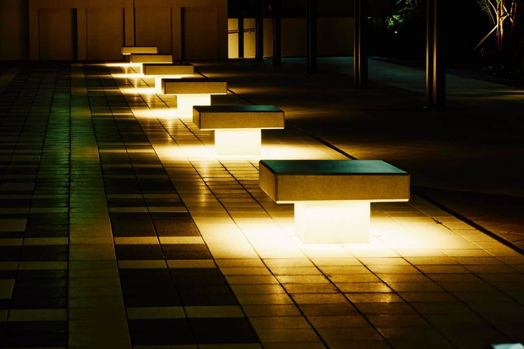 法政大学さんのインスタグラム写真 - (法政大学Instagram)「市ケ谷キャンパスの夜景をお届け✨中央広場はライトアップし、幻想的な風景になります。大内山校舎もきれいです～。  もう12月ですね。朝晩かなり寒いので、みなさん体調気を付けてお過ごしください～🙌  #法政大学 #法政 #大学 #春から法政 #春から大学生 #受験生 #市ケ谷 #キャンパスライフ #大学生活 #試験 #勉強 #授業 #HOSEI #hoseiuniversity #hosei #university #student」12月5日 17時08分 - hosei_university