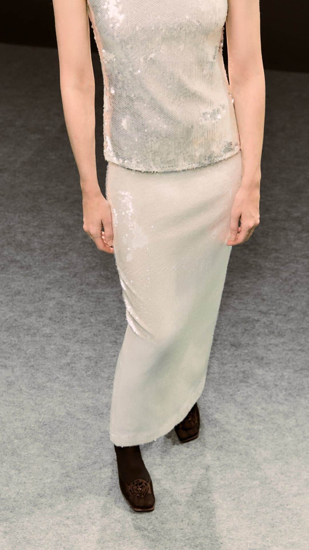 MANGOのインスタグラム：「Welcome to the sparkling season, where every entrance becomes a radiant spectacle.✨ It’s time to incorporate sequins in your outfits like there’s no tomorrow, according to @juliahobbs_  Top: 57019103 Skirt: 57099100 Socks: 57097751 Bag: 67040376 Sandals: 67080444 #MangoWoman」
