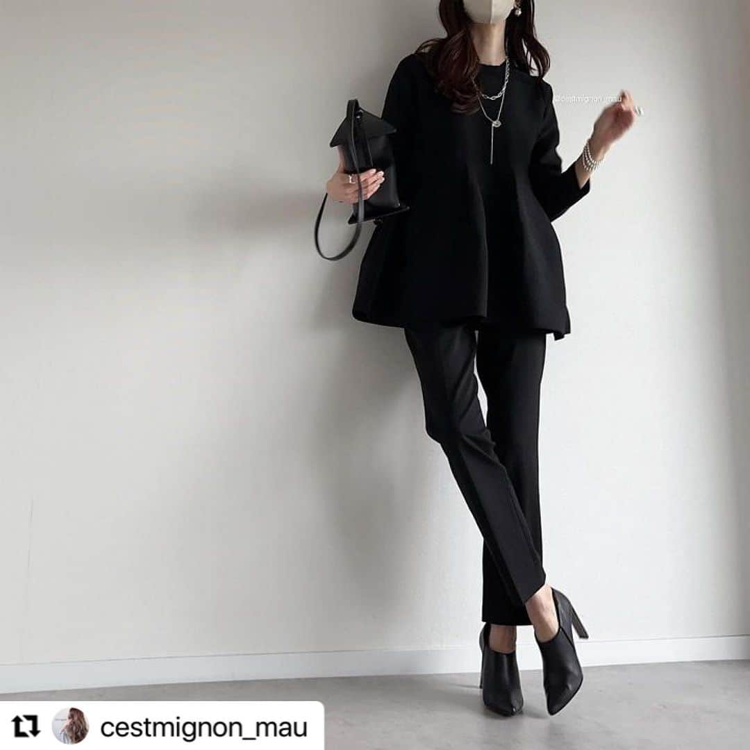 R_fashionさんのインスタグラム写真 - (R_fashionInstagram)「@cestmignon_mau さんにご紹介いただきました！ ありがとうございます🎀  -----  #Repost @cestmignon_mau with @use.repost ・・・ ぽわっとしたシルエットが可愛いニットをモノトーンでシックに🫶💓  程よく厚みのある編地でラインを拾わず体型カバー効果も🙆‍♀️❣️  knit▶︎ @kobe_lettuce #神戸レタス #フレアフォルムニット pants/outer▶︎ @uniqlo_jp #スマートアンクルパンツ /着丈長めXSサイズ #ダブルフェイスショートコート /Sサイズ bag/stole▶ @rakutenichiba.fashion shoes▶︎ 数年前   #高身長コーデ#大人女子#アラサーコーデ#きれいめカジュアル#大人カジュアル#潮流#时尚#ootd#着回しコーデ#着まわしコーデ#骨格ウェーブ#イエベ#プチプラコーデ#プチプラファッション#30代ファッション#秋コーデ#神戸レタスアンバサダー#レタジョ#大人可愛い#パンツコーデ#パンツスタイル#モノトーンコーデ#オフィスカジュアル#ユニクロコーデ  ─────────────────────  いつも投稿をご覧いただきありがとうございます！ 楽天市場ファッションアカウントでは 最新トレンドや新作アイテムを更新中📷 #楽天コーデ をつけて投稿すると記事やSNSで紹介されるかも…✨  人気アイテムやセール情報もいち早くお届け♪ いいね・フォローお待ちしてます♡ ▼▼▼ @rakutenichiba.fashion  ─────────────────────」12月5日 17時04分 - rakutenichiba.fashion