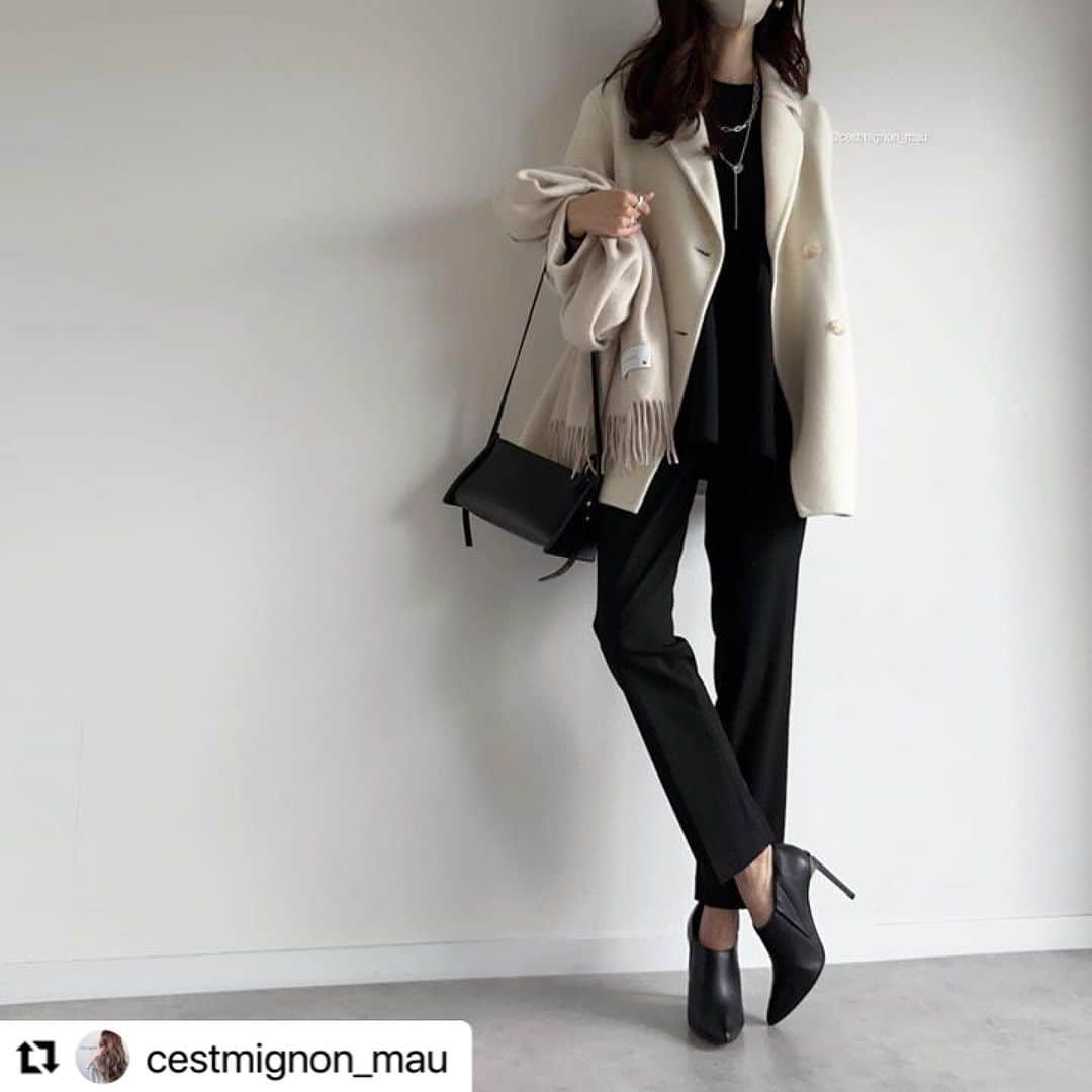 R_fashionさんのインスタグラム写真 - (R_fashionInstagram)「@cestmignon_mau さんにご紹介いただきました！ ありがとうございます🎀  -----  #Repost @cestmignon_mau with @use.repost ・・・ ぽわっとしたシルエットが可愛いニットをモノトーンでシックに🫶💓  程よく厚みのある編地でラインを拾わず体型カバー効果も🙆‍♀️❣️  knit▶︎ @kobe_lettuce #神戸レタス #フレアフォルムニット pants/outer▶︎ @uniqlo_jp #スマートアンクルパンツ /着丈長めXSサイズ #ダブルフェイスショートコート /Sサイズ bag/stole▶ @rakutenichiba.fashion shoes▶︎ 数年前   #高身長コーデ#大人女子#アラサーコーデ#きれいめカジュアル#大人カジュアル#潮流#时尚#ootd#着回しコーデ#着まわしコーデ#骨格ウェーブ#イエベ#プチプラコーデ#プチプラファッション#30代ファッション#秋コーデ#神戸レタスアンバサダー#レタジョ#大人可愛い#パンツコーデ#パンツスタイル#モノトーンコーデ#オフィスカジュアル#ユニクロコーデ  ─────────────────────  いつも投稿をご覧いただきありがとうございます！ 楽天市場ファッションアカウントでは 最新トレンドや新作アイテムを更新中📷 #楽天コーデ をつけて投稿すると記事やSNSで紹介されるかも…✨  人気アイテムやセール情報もいち早くお届け♪ いいね・フォローお待ちしてます♡ ▼▼▼ @rakutenichiba.fashion  ─────────────────────」12月5日 17時04分 - rakutenichiba.fashion