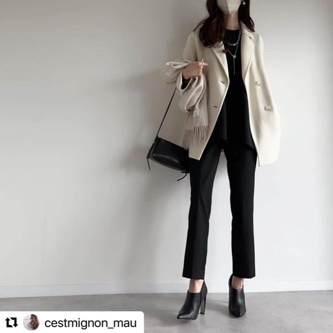 R_fashionさんのインスタグラム写真 - (R_fashionInstagram)「@cestmignon_mau さんにご紹介いただきました！ ありがとうございます🎀  -----  #Repost @cestmignon_mau with @use.repost ・・・ ぽわっとしたシルエットが可愛いニットをモノトーンでシックに🫶💓  程よく厚みのある編地でラインを拾わず体型カバー効果も🙆‍♀️❣️  knit▶︎ @kobe_lettuce #神戸レタス #フレアフォルムニット pants/outer▶︎ @uniqlo_jp #スマートアンクルパンツ /着丈長めXSサイズ #ダブルフェイスショートコート /Sサイズ bag/stole▶ @rakutenichiba.fashion shoes▶︎ 数年前   #高身長コーデ#大人女子#アラサーコーデ#きれいめカジュアル#大人カジュアル#潮流#时尚#ootd#着回しコーデ#着まわしコーデ#骨格ウェーブ#イエベ#プチプラコーデ#プチプラファッション#30代ファッション#秋コーデ#神戸レタスアンバサダー#レタジョ#大人可愛い#パンツコーデ#パンツスタイル#モノトーンコーデ#オフィスカジュアル#ユニクロコーデ  ─────────────────────  いつも投稿をご覧いただきありがとうございます！ 楽天市場ファッションアカウントでは 最新トレンドや新作アイテムを更新中📷 #楽天コーデ をつけて投稿すると記事やSNSで紹介されるかも…✨  人気アイテムやセール情報もいち早くお届け♪ いいね・フォローお待ちしてます♡ ▼▼▼ @rakutenichiba.fashion  ─────────────────────」12月5日 17時04分 - rakutenichiba.fashion