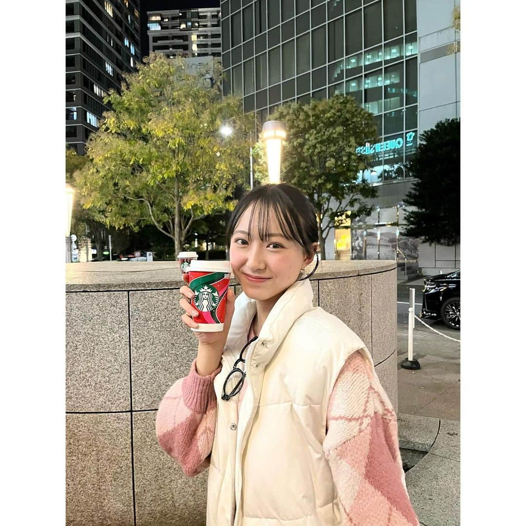 国本姫万里さんのインスタグラム写真 - (国本姫万里Instagram)「お姉ちゃんとお母さんとスタバに行ってきた〜〜 夜に飲むスタバ良いよね！  #国本姫万里 #ひまり #スターダストプロモーション #スターダストプロモーション制作3部  #ニコラ #モデル #ニコラモデル #ニコモ #nicola #ニコラ1.2月合併号 #カンコー #カンコー委員会 #09 #中2 #スタバ」12月5日 17時13分 - himari_kunimoto_official