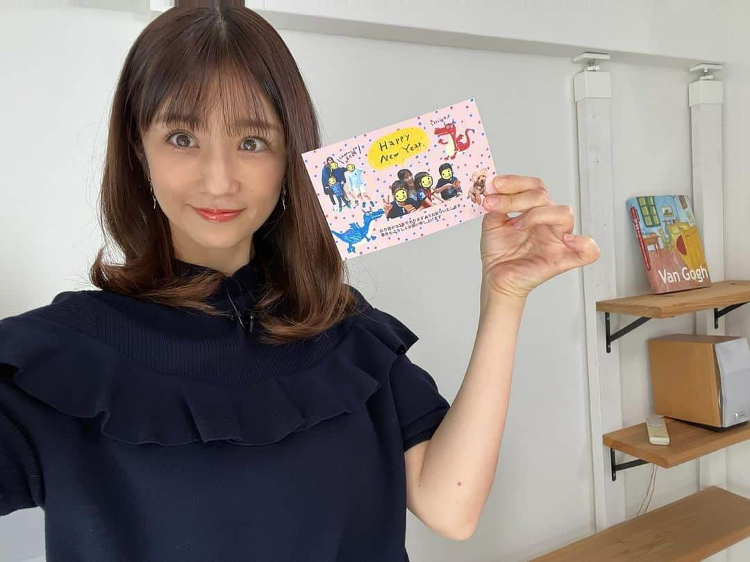 小倉優子さんのインスタグラム写真 - (小倉優子Instagram)「2024年の年賀状は 「みてね年賀状」の アプリで作成しました😊✨  写真アプリ「みてね」と連携したら 年賀状が最短1分で作れるんです💓  スマホで写真を選ぶだけで、 自動レイアウトしてくれて あっという間におしゃれな 年賀状が完成✨  オシャレなデザインがたくさんあり どれにしようか迷うくらいです！  子供達にもどれが良いか聞きながら 制作してみました😆  「みてね」と連携していなくても カメラロールの 写真からも作れます！ 移動や寝る前にサクッと作れて とても便利でした🌟🌟  子供のイラストや文字を スキャンして 年賀状に載せる 機能もあるみたいなので 次回はそれにも 挑戦してみようかな💓  年末忙しい時期でも、 早ければ翌日に出荷されるので 今からでも十分間に合います😊✨  こちらのクーポンを入れると  印刷代10%オフになります☻  クーポン: yuko_2024 （各種キャンペーンや割引との併用可）  詳しくは、みてね @mitene_official の プロフィール URL を ご覧ください‼️‼️  #みてね年賀状 #みてね  #みてねアプリ #年賀状 #PR」12月5日 17時25分 - ogura_yuko_0826