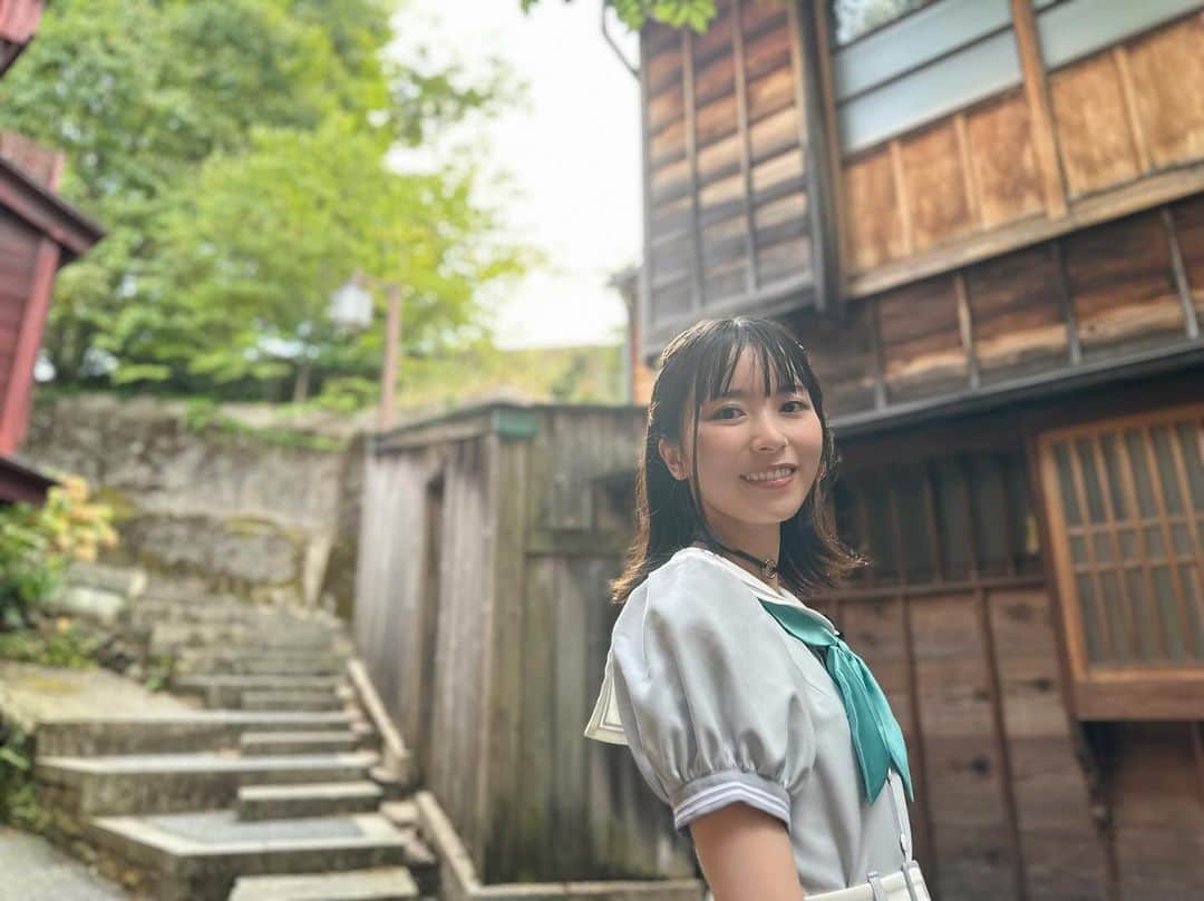 佐々木琴子のインスタグラム：「#せーはす で金沢に行った時の 楽しかった〜 ここなちゃんが撮ってくれたよ 暑い中食べるおでんもおいしかった 最後のは食べてたらここなちゃんに話しかけられて笑っちゃった時の」