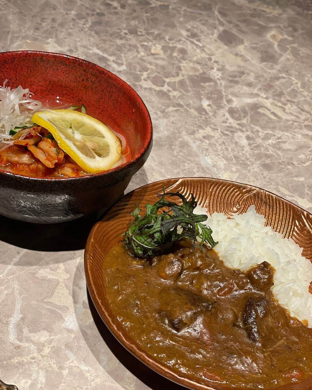 奈々さんのインスタグラム写真 - (奈々Instagram)「恵比寿にある焼肉屋さん  全席完全個室でプライベート感抜群な焼肉屋 『牛姫』  2023年10月オープンの 新進気鋭の焼肉屋さん  月毎にシェフが選んだ こだわりA5の国産黒毛和牛を 堪能できるお店💖  女性から人気の牛姫ねぎタン塩 卵の黄身を割って楽しめる和牛ユッケ😍  見た目も優美な焼肉メニュー👍  自家製タレ、梅タレ、胡椒タレなども 美味しかった😍  さらに肉ケーキやアニバーサリープレートなど 記念日に利用できる 豪華サービスもあるよ❣️  朝4時まで営業中なので深夜も ゆっくりとお楽しみいただけます😊  📍住所 東京都渋谷区恵比寿南1-8-9 京城ビル 2F 📞: 050-5600-9945  @ushihime_ebisuhonten  #PR #牛姫 #恵比寿グルメ #恵比寿焼肉 #恵比寿ディナー #恵比寿焼肉屋 #焼肉 #焼肉屋 #恵比寿デート #女子会ディナー #楽しい時間 #楽しい #楽しいお食事 #恵比寿ごはん #ミセスモデル #お肉大好き #お肉 #アラフィフモデル」12月5日 17時32分 - nanafujn