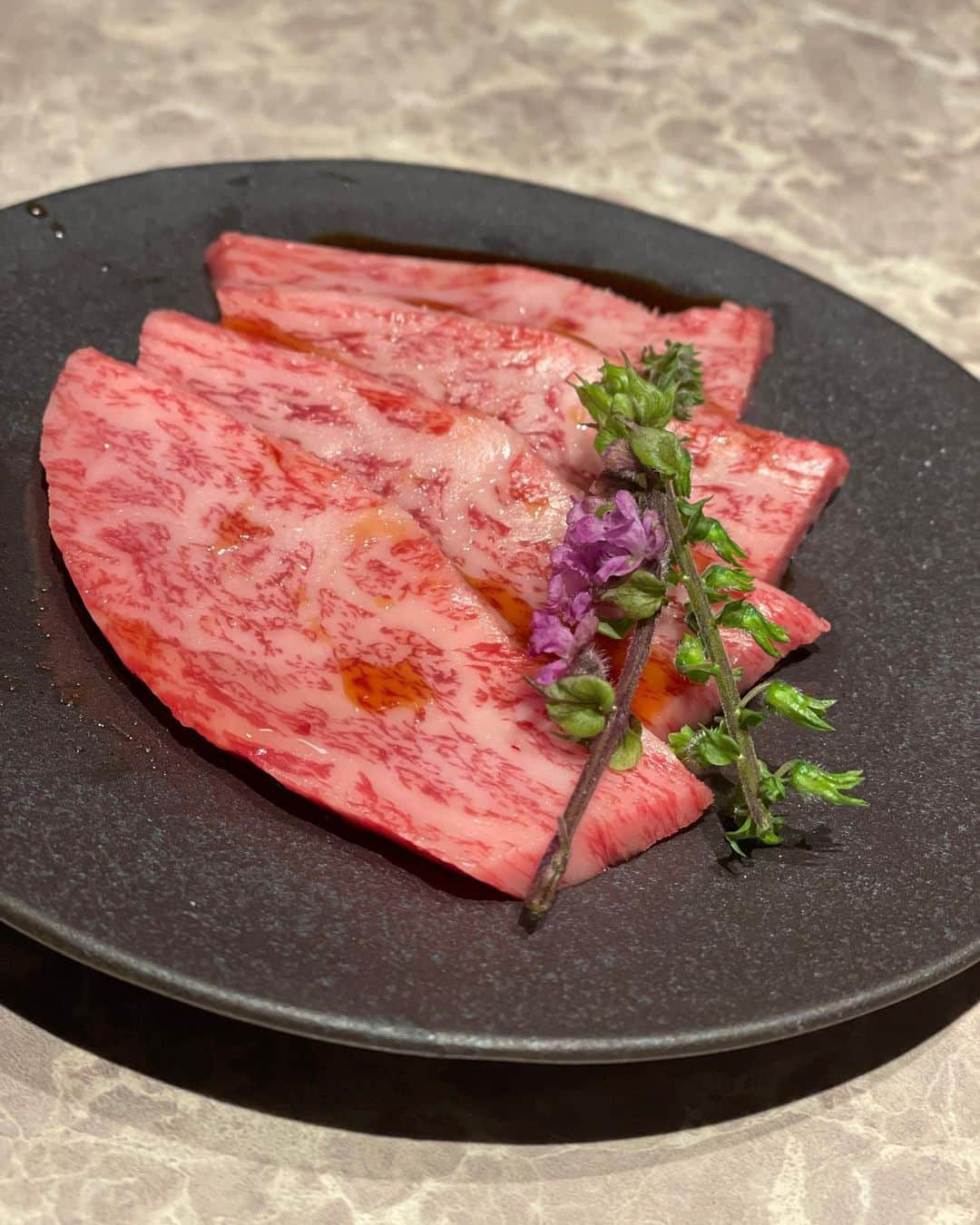 奈々さんのインスタグラム写真 - (奈々Instagram)「恵比寿にある焼肉屋さん  全席完全個室でプライベート感抜群な焼肉屋 『牛姫』  2023年10月オープンの 新進気鋭の焼肉屋さん  月毎にシェフが選んだ こだわりA5の国産黒毛和牛を 堪能できるお店💖  女性から人気の牛姫ねぎタン塩 卵の黄身を割って楽しめる和牛ユッケ😍  見た目も優美な焼肉メニュー👍  自家製タレ、梅タレ、胡椒タレなども 美味しかった😍  さらに肉ケーキやアニバーサリープレートなど 記念日に利用できる 豪華サービスもあるよ❣️  朝4時まで営業中なので深夜も ゆっくりとお楽しみいただけます😊  📍住所 東京都渋谷区恵比寿南1-8-9 京城ビル 2F 📞: 050-5600-9945  @ushihime_ebisuhonten  #PR #牛姫 #恵比寿グルメ #恵比寿焼肉 #恵比寿ディナー #恵比寿焼肉屋 #焼肉 #焼肉屋 #恵比寿デート #女子会ディナー #楽しい時間 #楽しい #楽しいお食事 #恵比寿ごはん #ミセスモデル #お肉大好き #お肉 #アラフィフモデル」12月5日 17時32分 - nanafujn