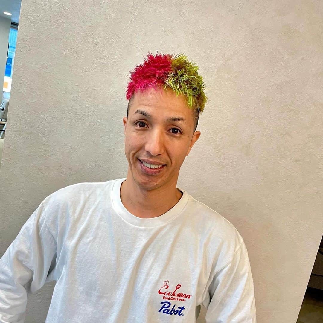 ツネ のインスタグラム：「カット&カラー&ハッピー&ラブ  #happyman  #hotheatheat #love&peace」