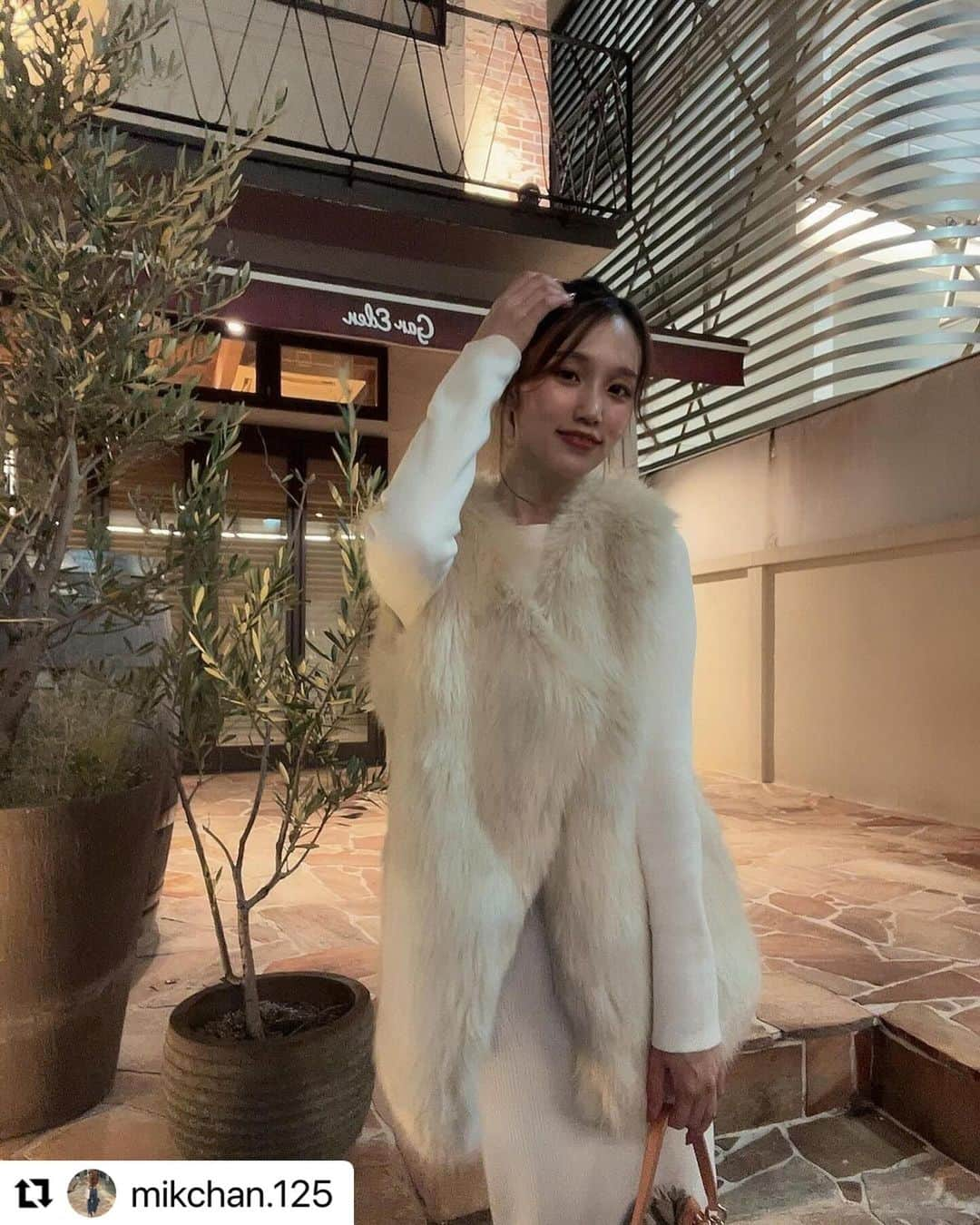 BIRTHDAY BASHさんのインスタグラム写真 - (BIRTHDAY BASHInstagram)「素敵な投稿ありがとうございます♡  #Repost @mikchan.125 with @use.repost ・・・ 🤍  BBのfur gilet🤍✨ もこもこで冬にもぴったり☃️❄️ 可愛くて暖かいの♡  完売してたけど再販してるからチェックしてみて♡  #birthdaybash #birthdaybashshop #ootd #冬コーデ #クリスマスコーデ #ホワイトコーデ #ファーベスト #シンプルコーデ」12月5日 17時52分 - birthdaybashshop